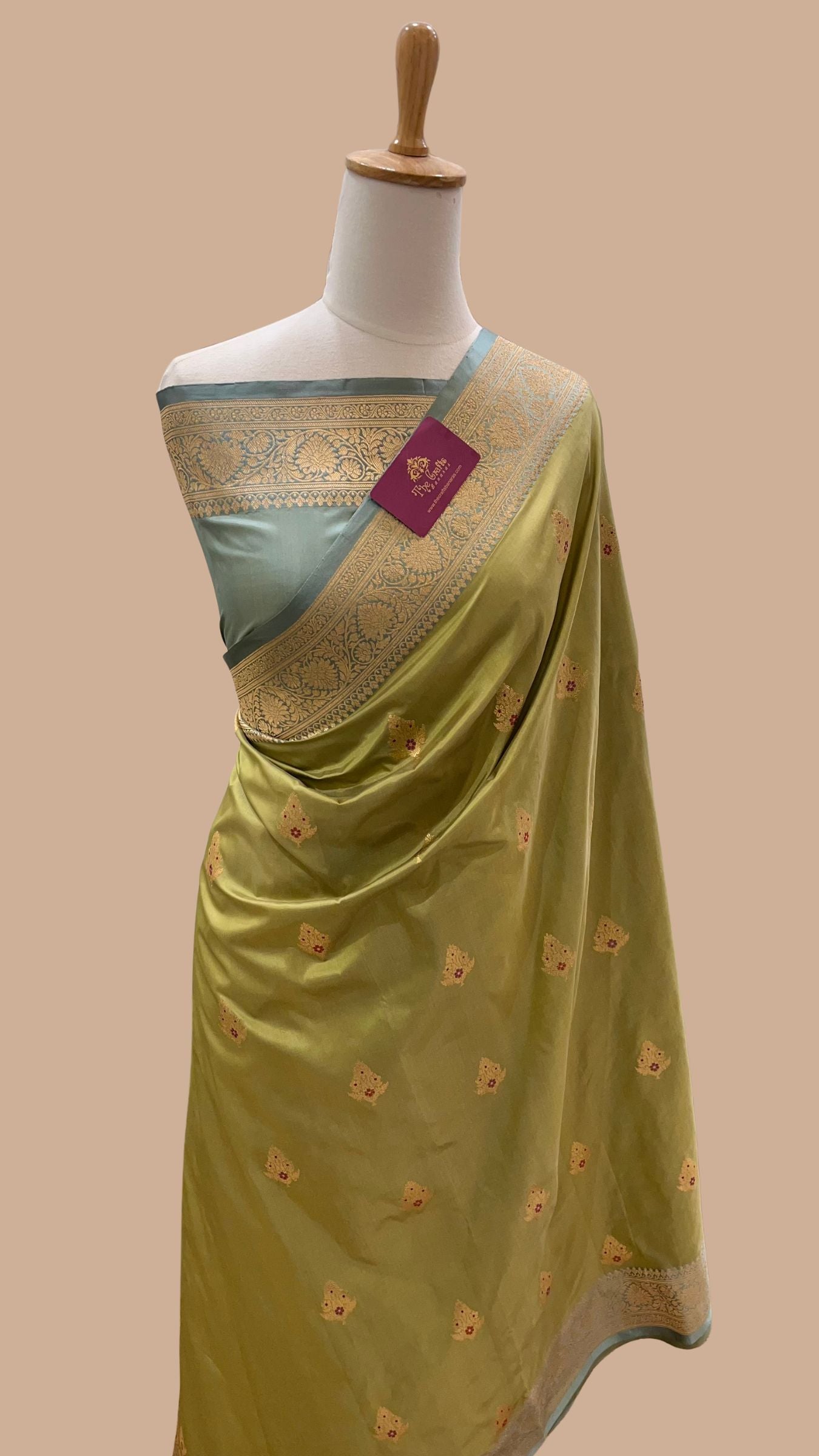 Pure Katan Silk Handloom Banarasi Saree - with kadhua motifs
