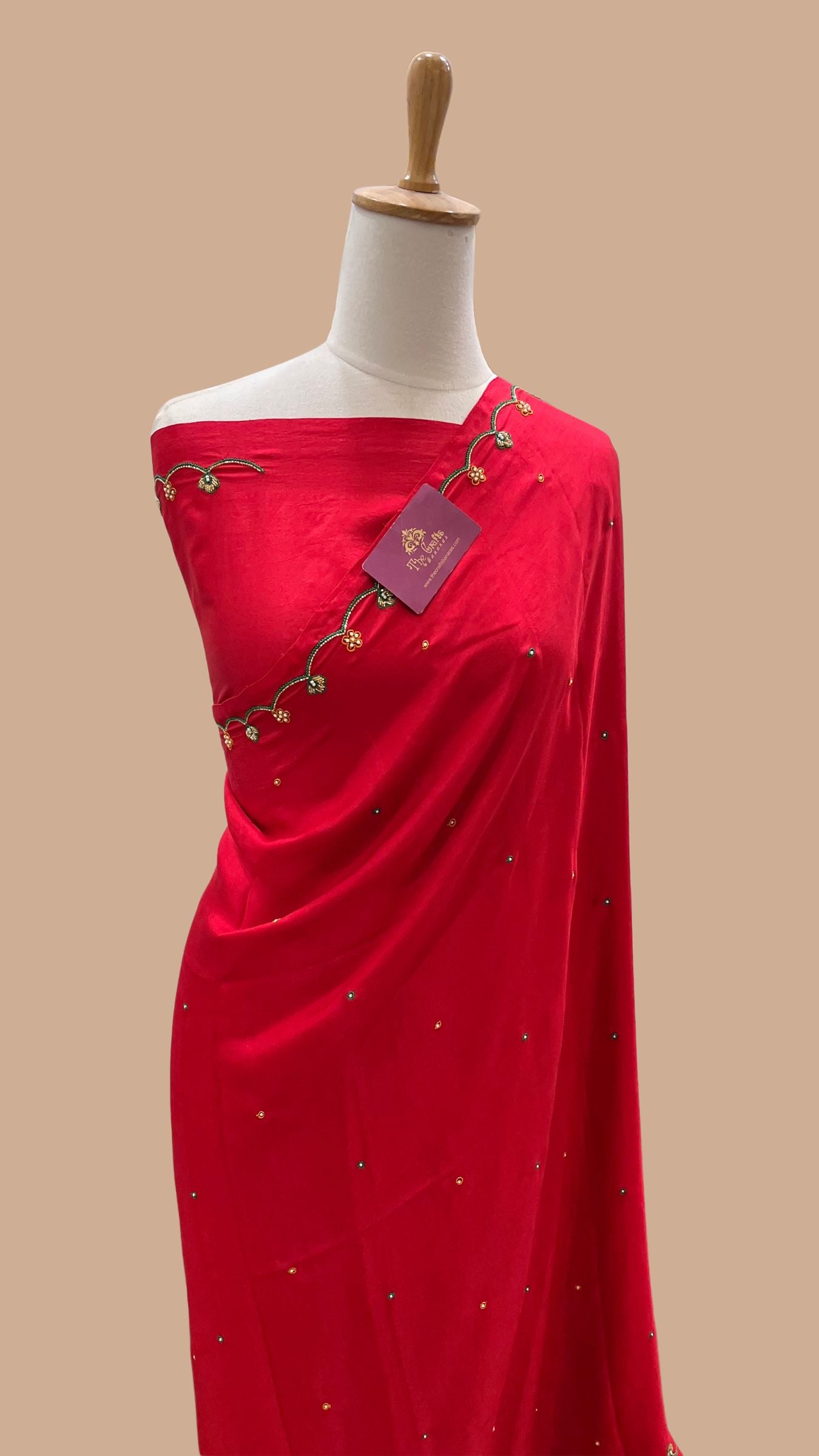 Pure Crepe Silk Handloom Banarasi Saree - handwork motifs