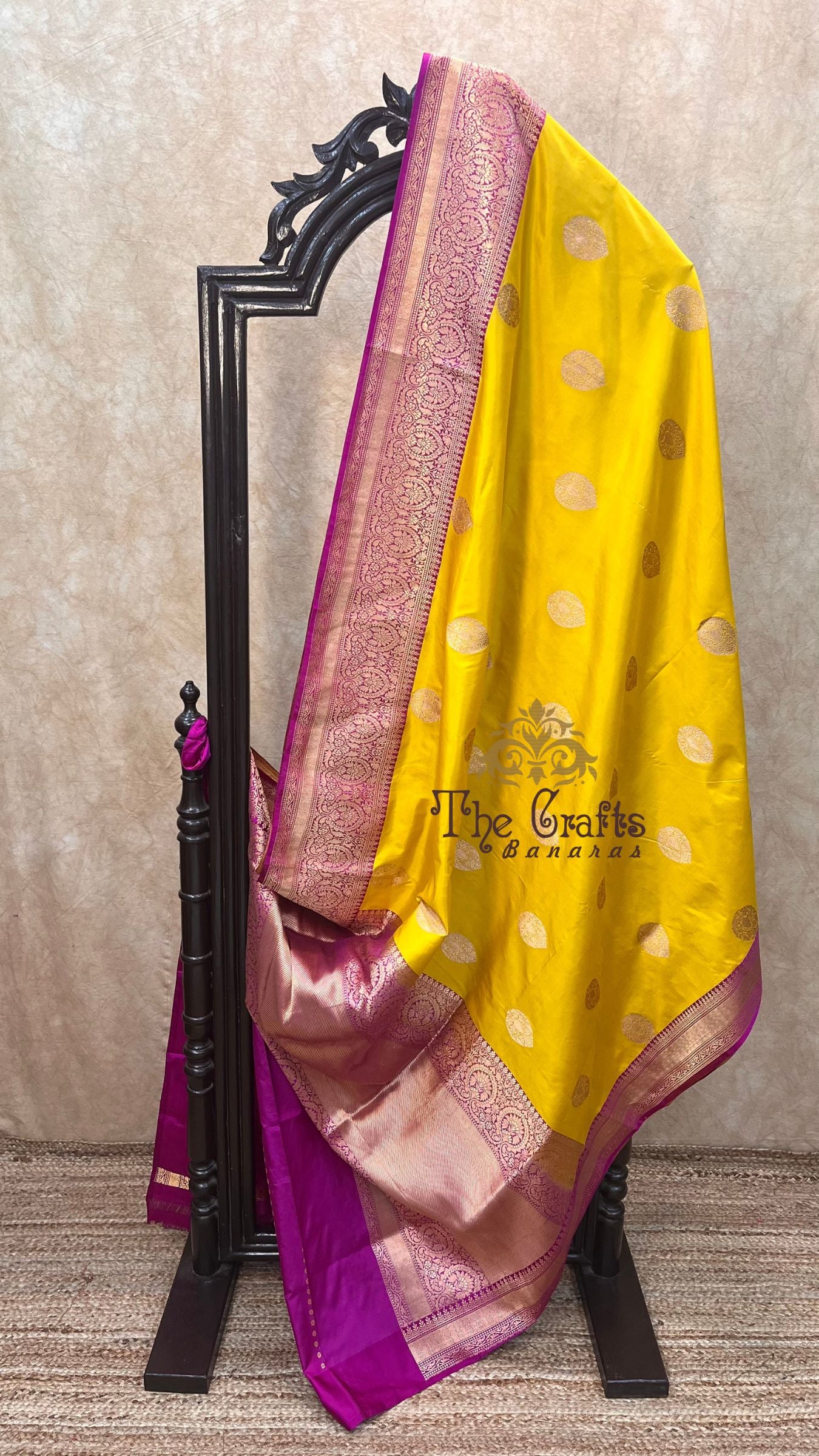 Pure Katan Silk Handloom Banarasi Saree - with kadhua meenakari motifs
