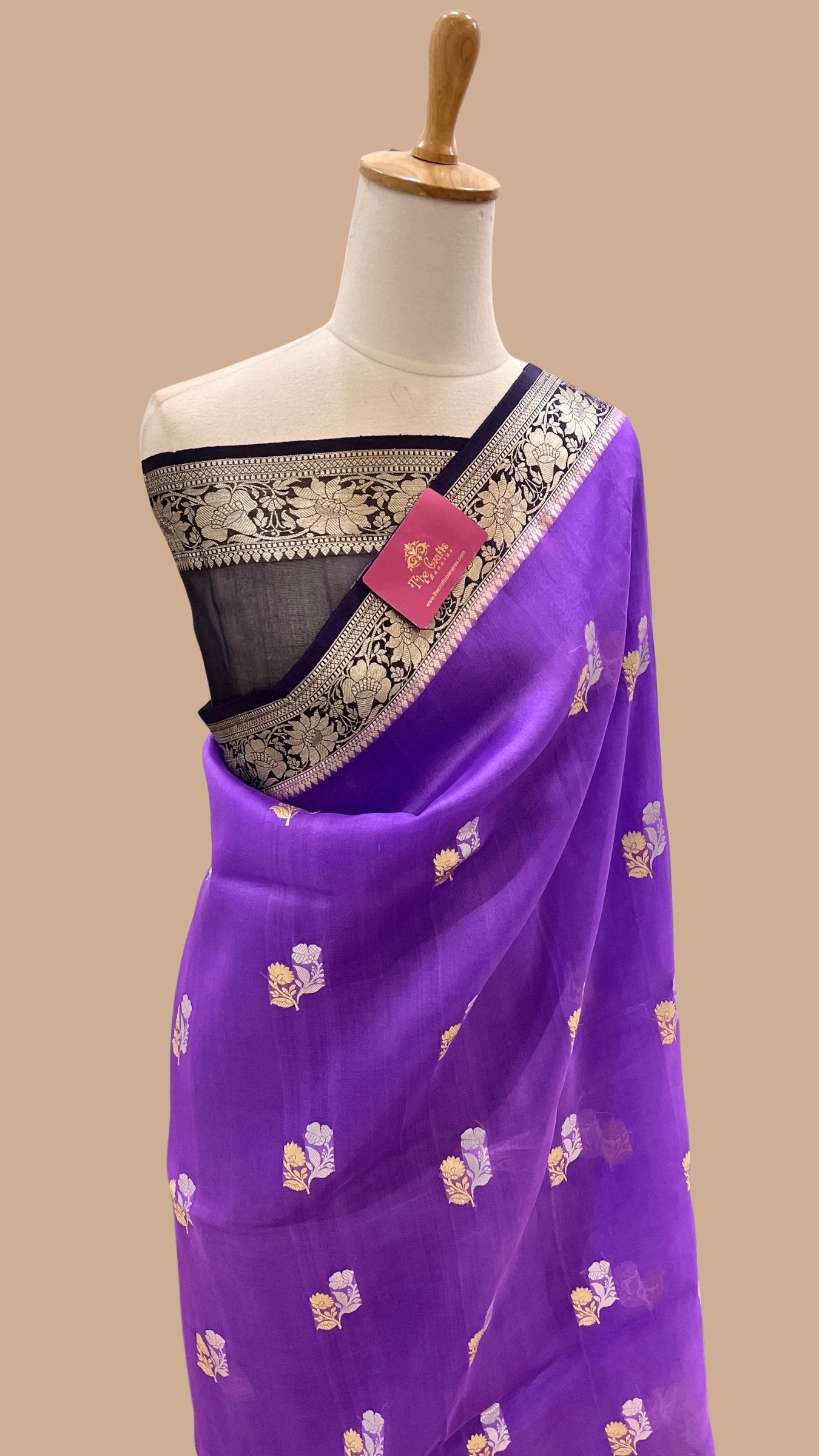 Pure Kora Silk Handloom Banarasi Saree - With Kadhua motifs