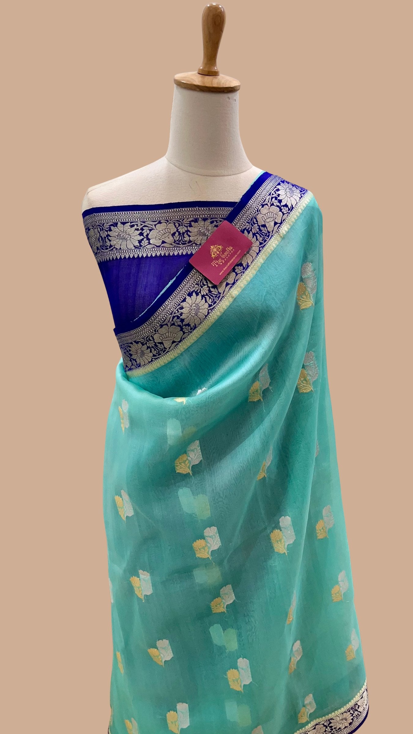 Pure Kora Silk Handloom Banarasi Saree - With Kadhua motifs