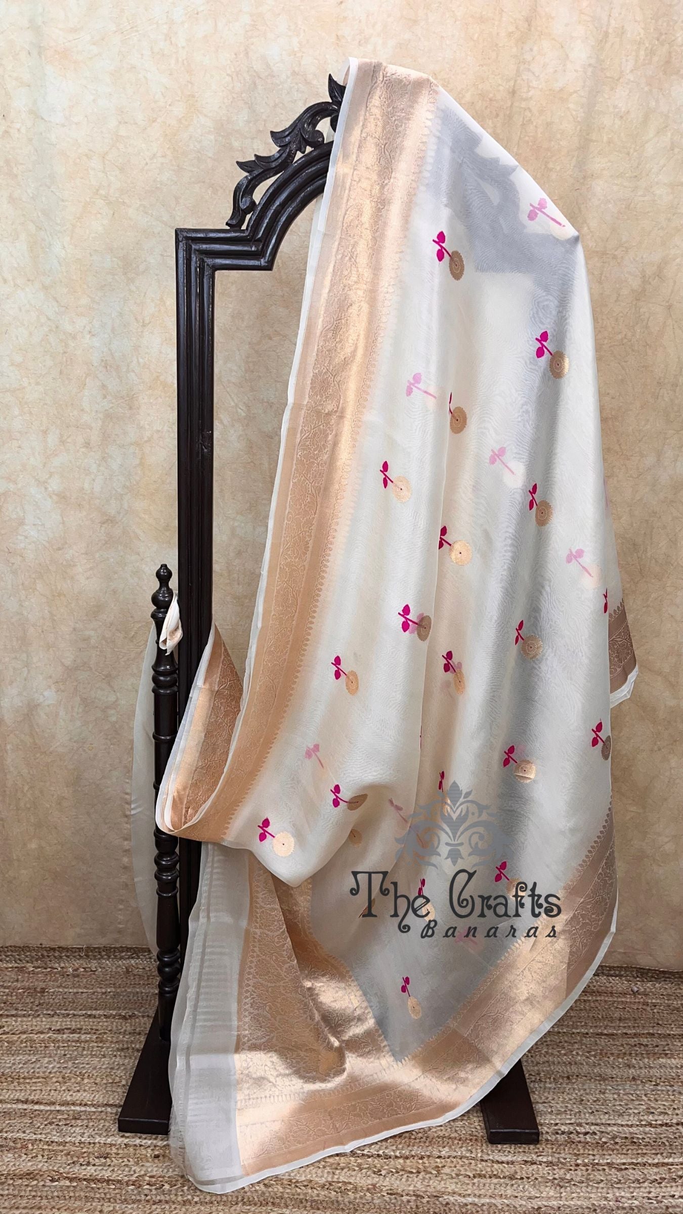 Pure Kora Silk Handloom Banarasi Saree - With Kadhua motifs