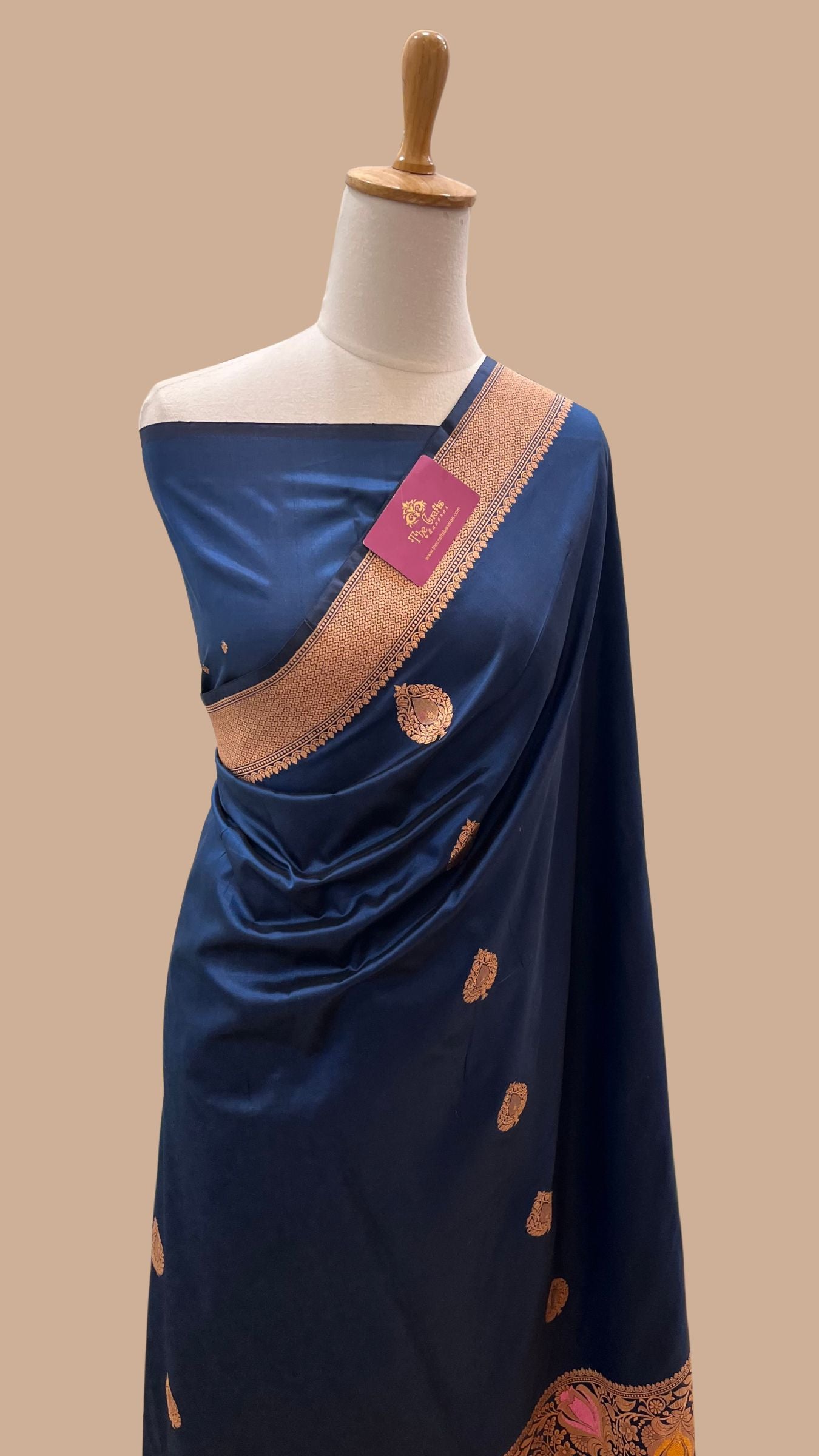 Pure Katan Silk Handloom Banarasi Saree - with kadhua motifs
