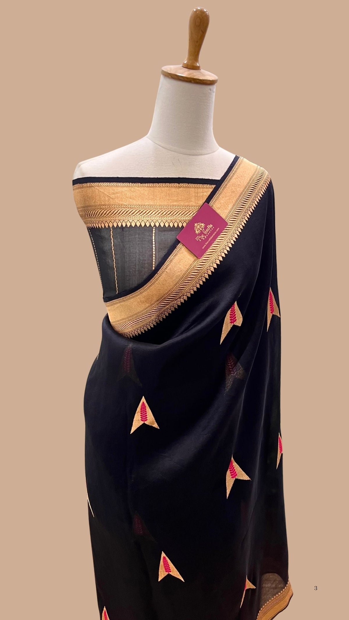 Pure Kora Silk Handloom Banarasi Saree - with kadhua motifs