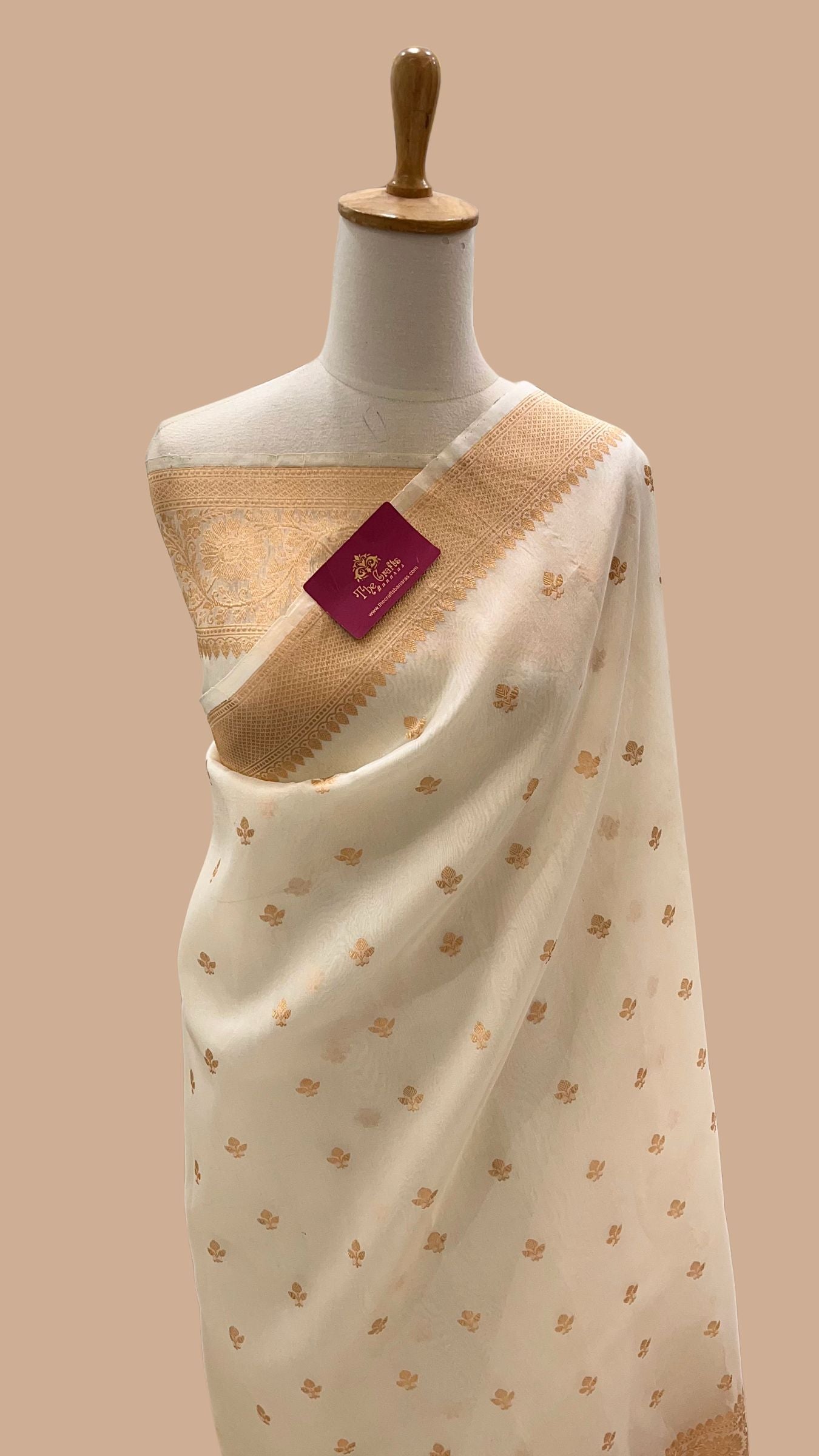 Pure Kora Silk Handloom Banarasi Saree - With Kadhua motifs
