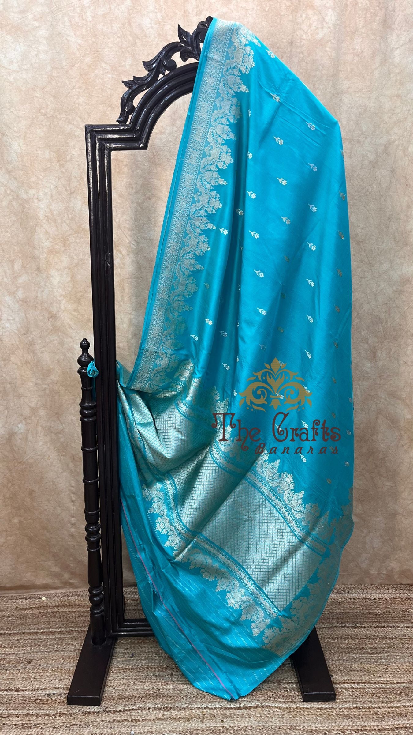 Pure Katan Silk Handloom Banarasi Saree - with kadhua motifs