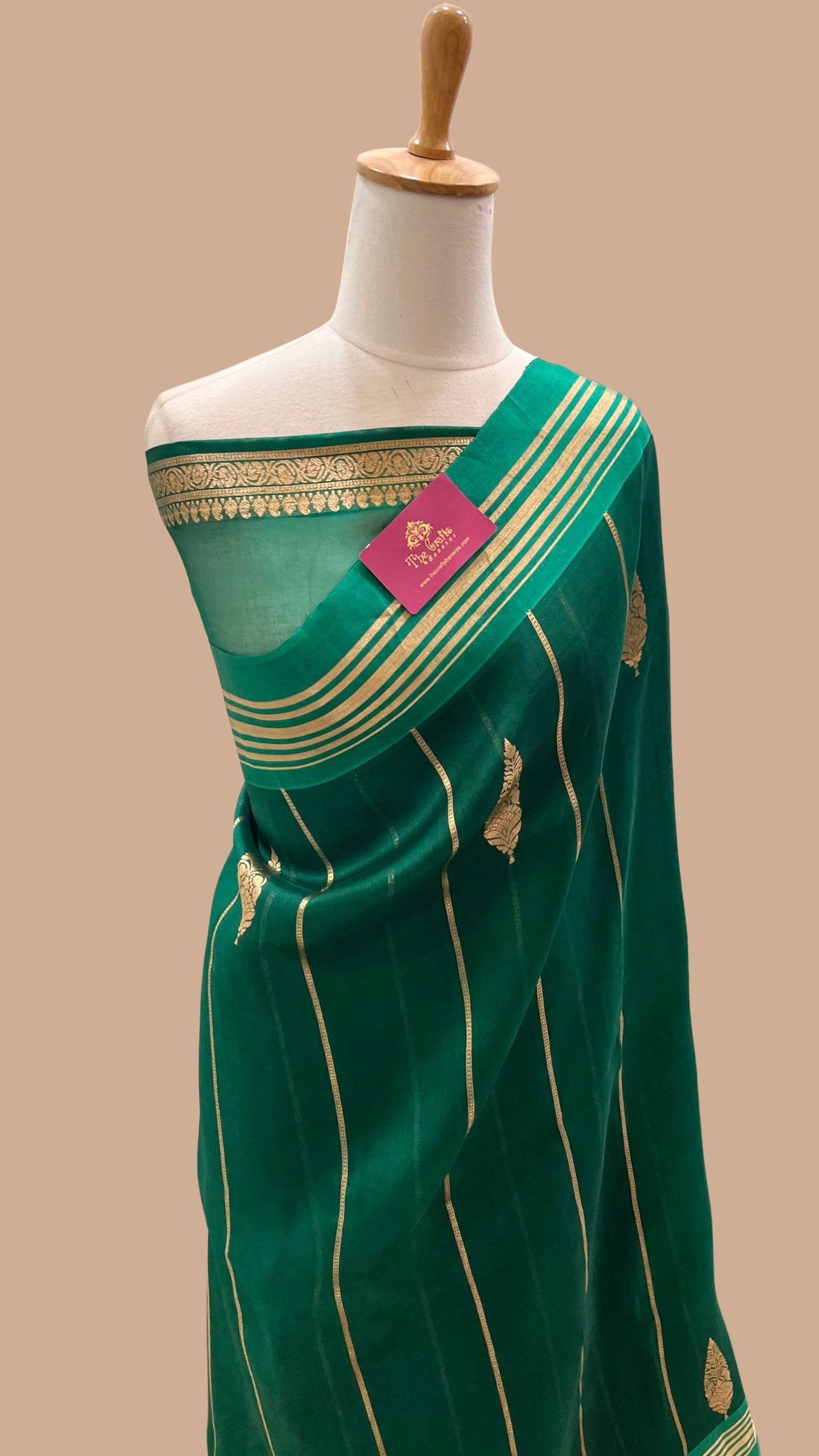 Pure Kora Silk Handloom Banarasi Saree - with kadhua motifs