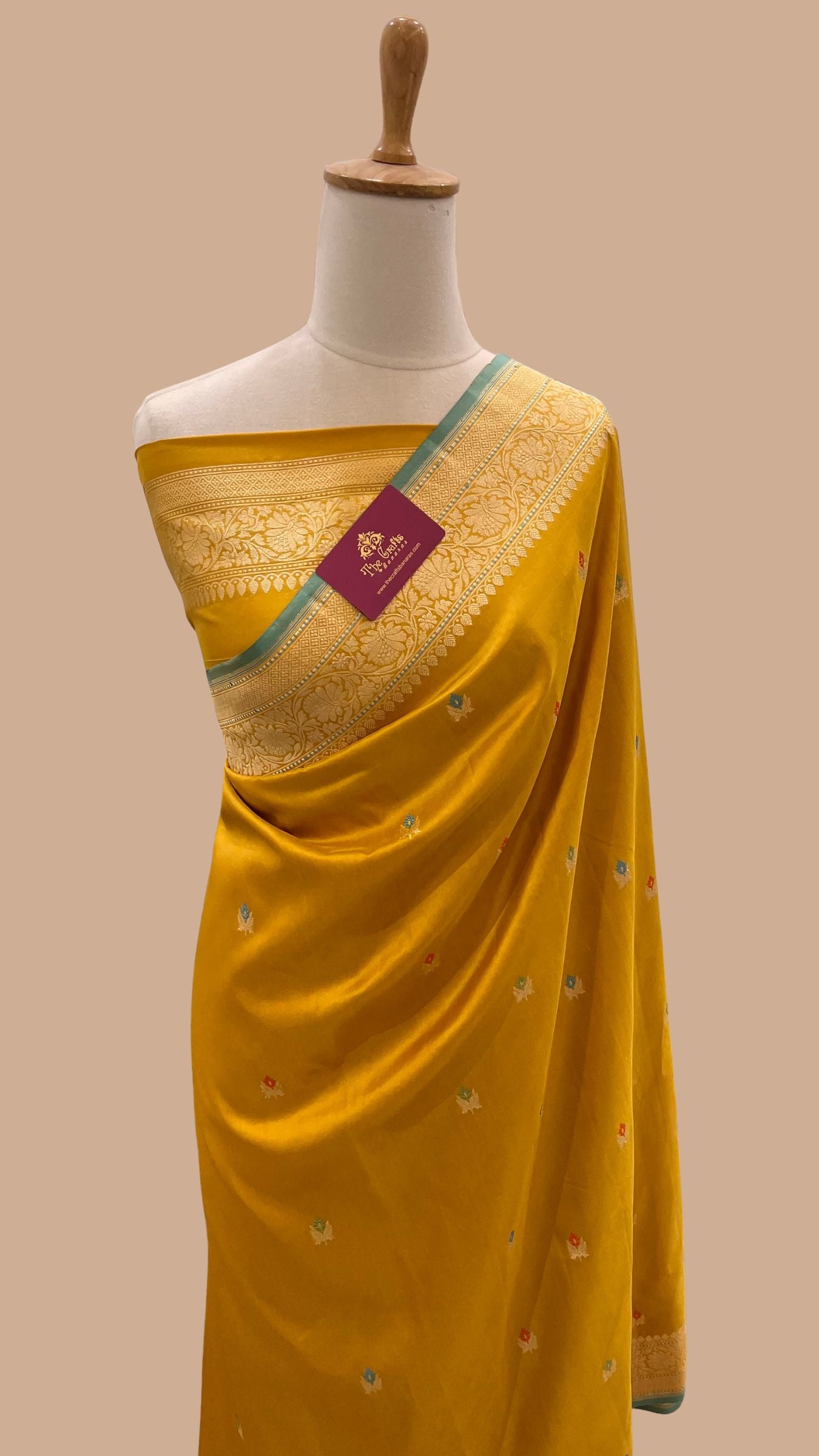 Pure Katan Silk Handloom Banarasi Saree - with kadhua motifs