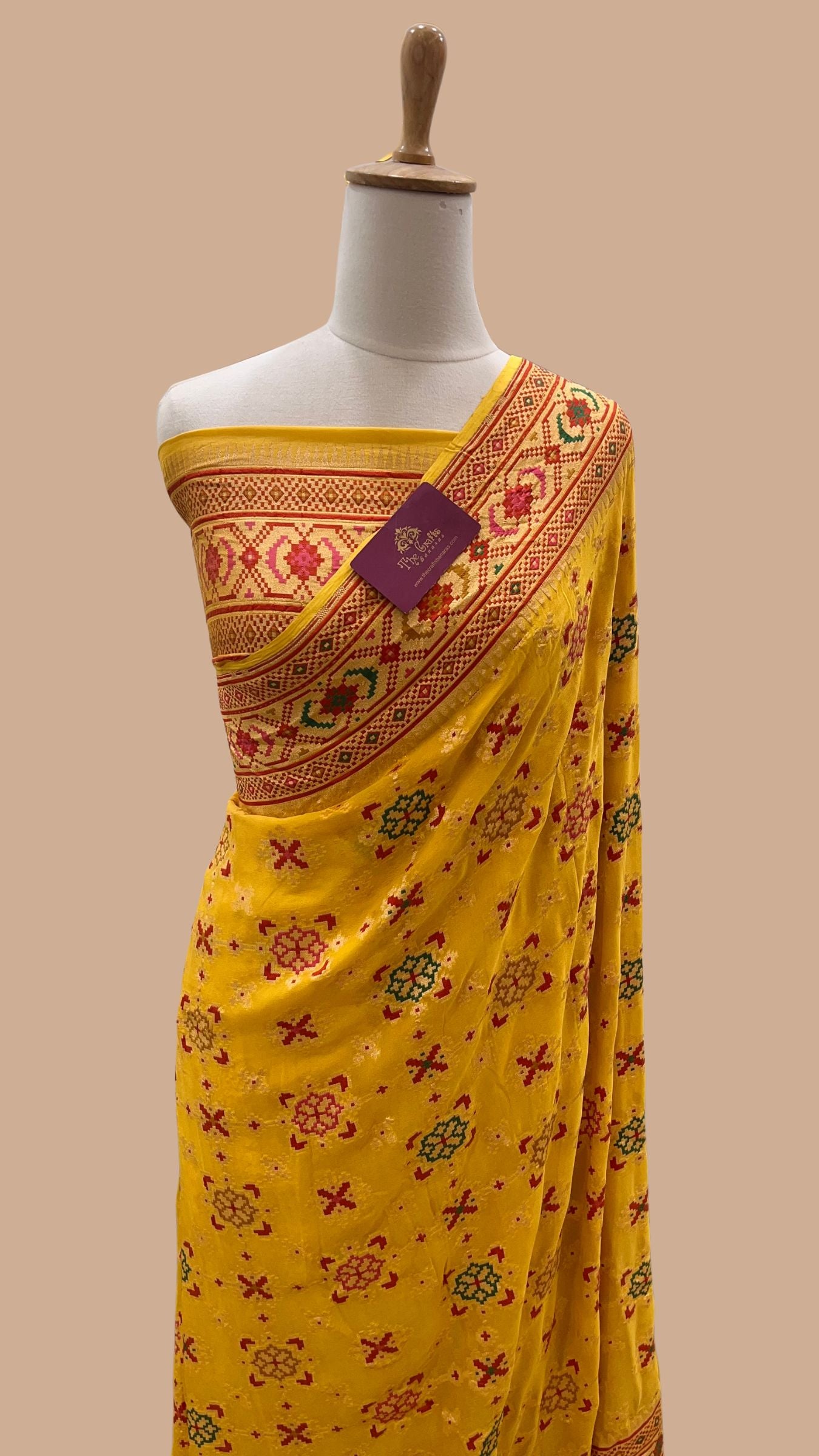 Pure Georgette Handloom Banarasi Saree - Gold zari with meenakari