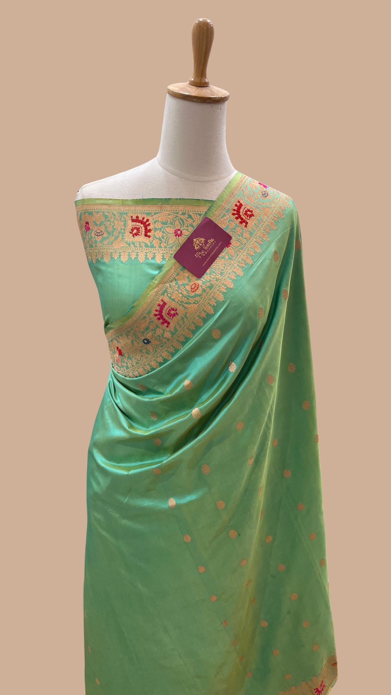 Pure Katan Silk Handloom Banarasi Saree - with kadhua motifs