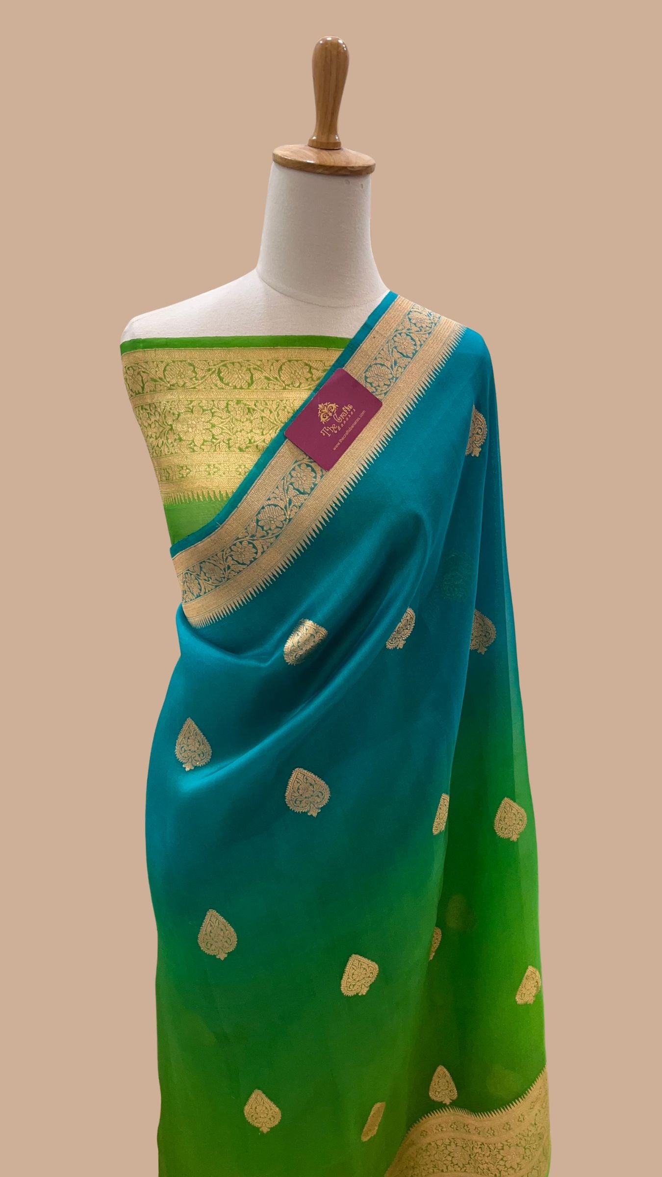 Pure Kora Silk Handloom Banarasi Saree - With Kadhua motifs