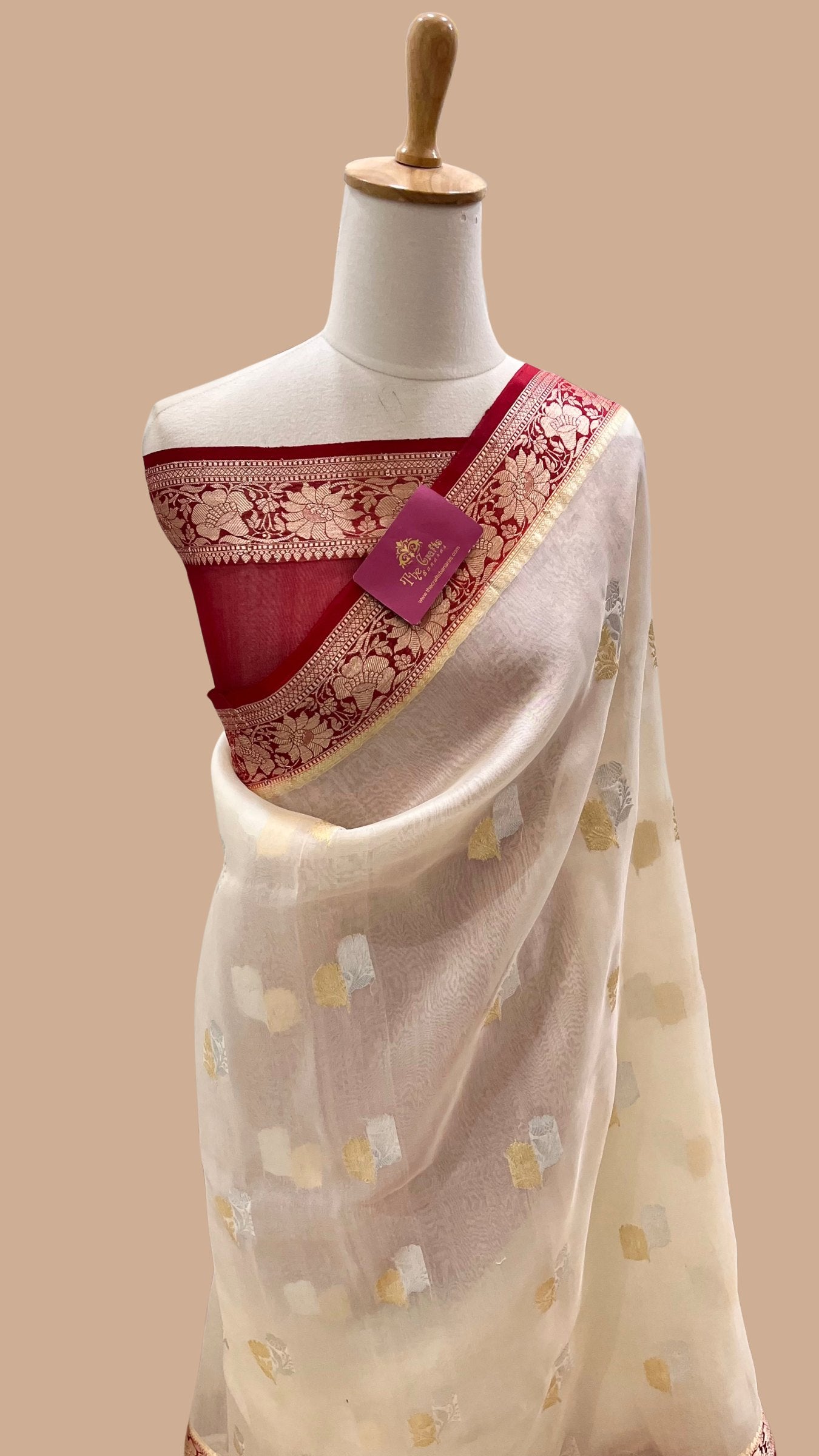 Pure Kora Silk Handloom Banarasi Saree - With Kadhua motifs