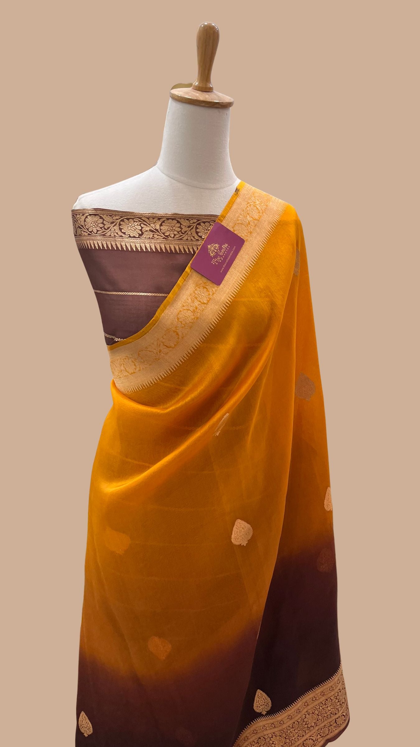 Pure Kora Silk Handloom Banarasi Saree - With Kadhua motifs