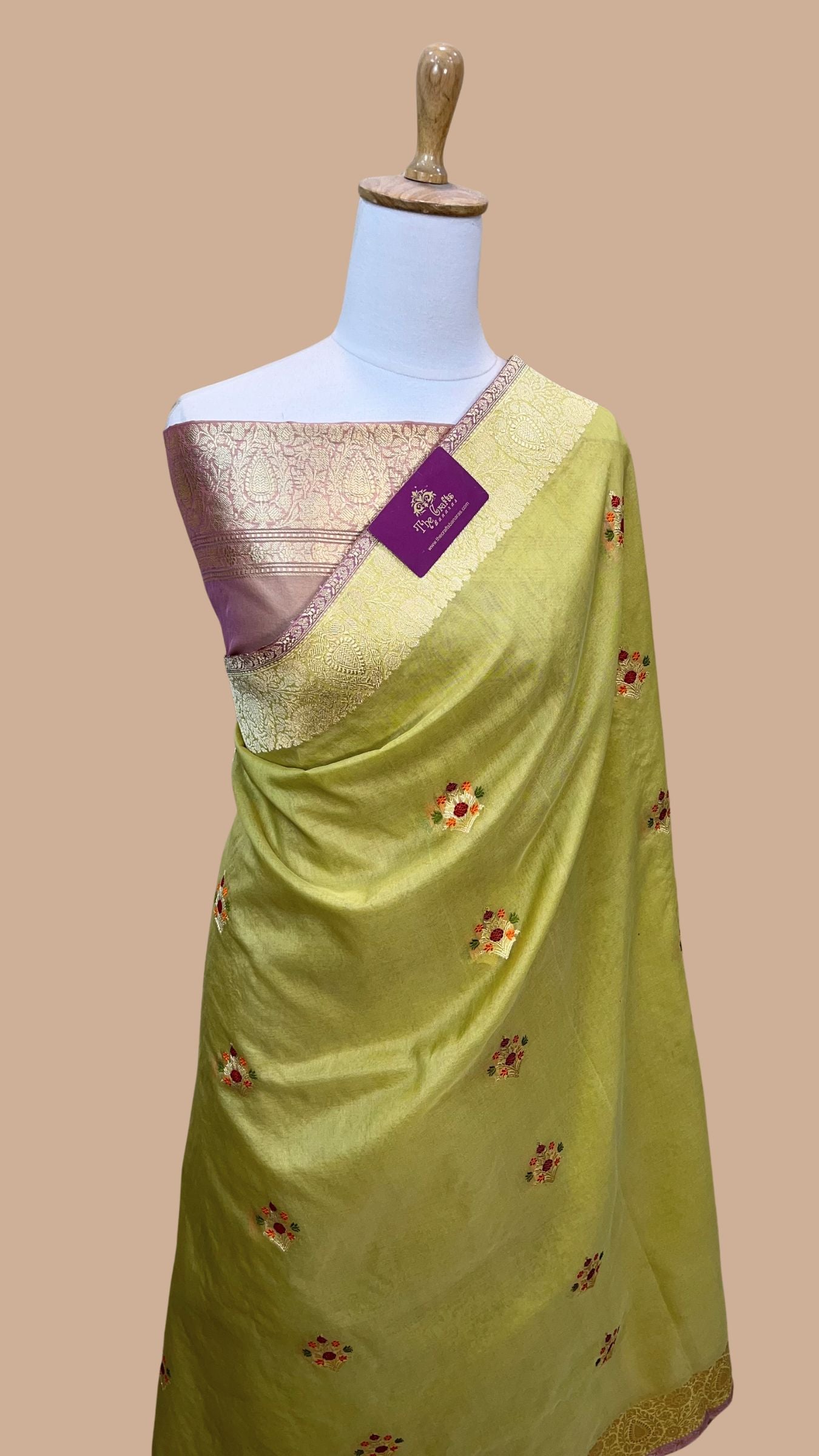 Pure Kora Silk Handloom Banarasi Saree - with kadhua meenakari motifs