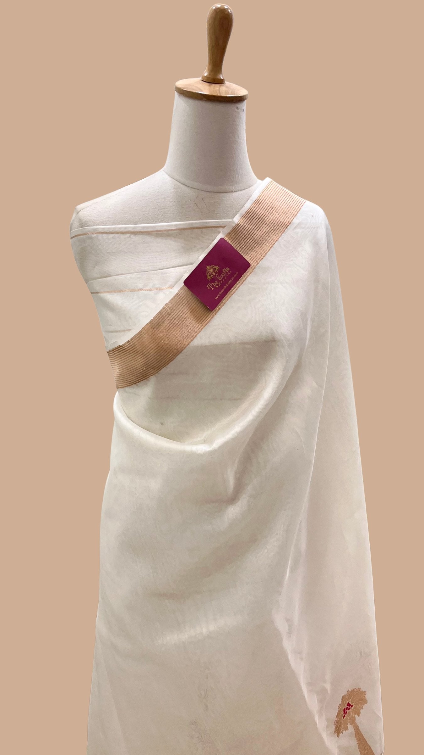 Pure Kora Silk Handloom Banarasi Saree - With Kadhua motifs