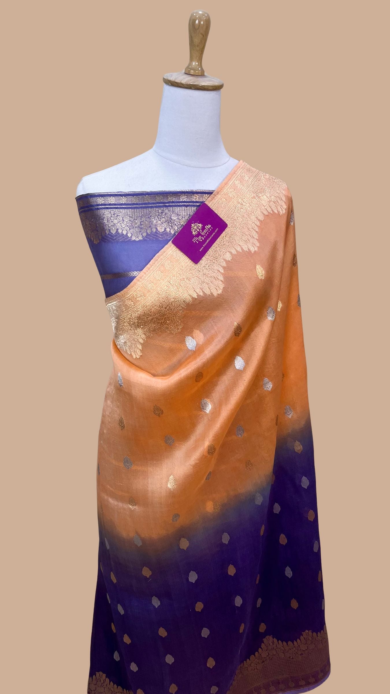 Pure Kora Silk Handloom Banarasi Saree - With Kadhua motifs