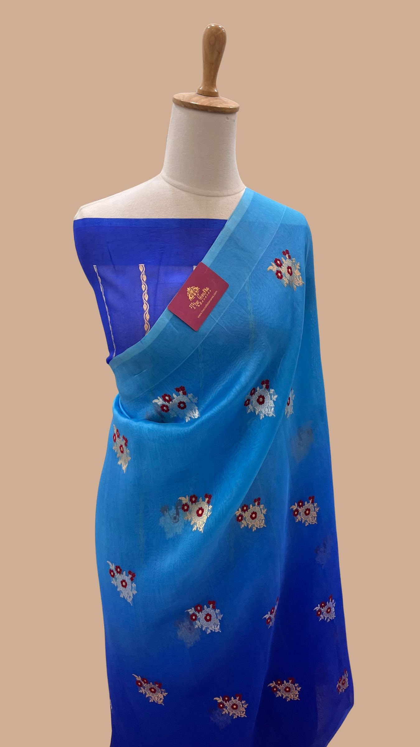 Pure Kora Silk Handloom Banarasi Saree - With Kadhua motifs