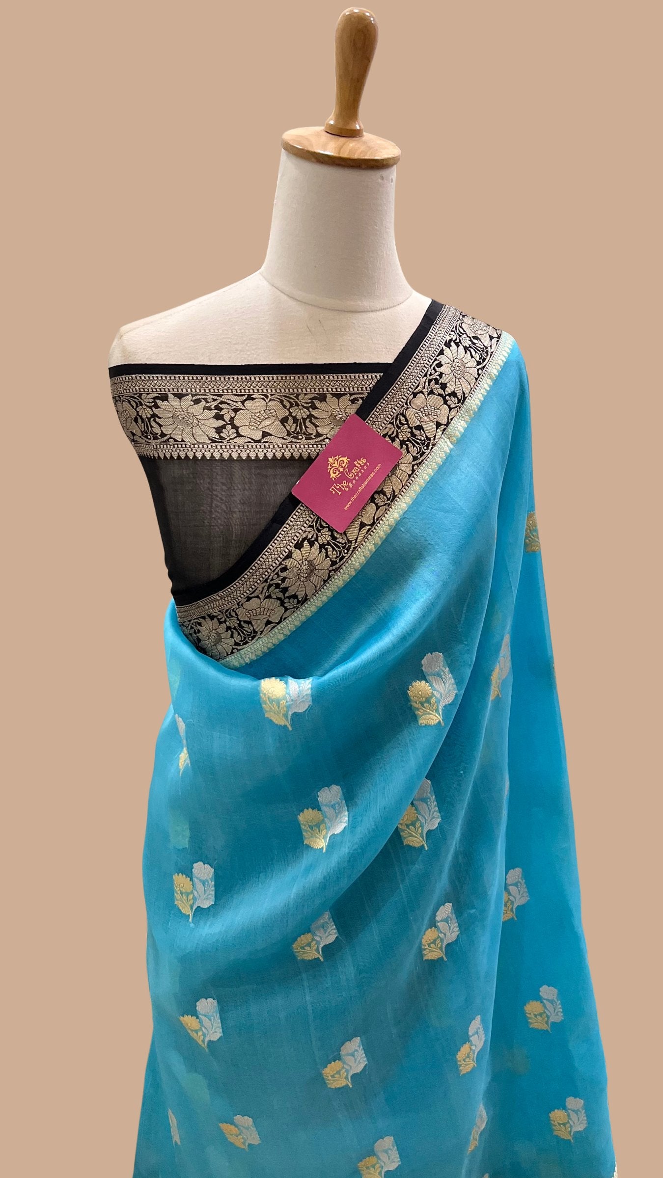 Pure Kora Silk Handloom Banarasi Saree - With Kadhua motifs