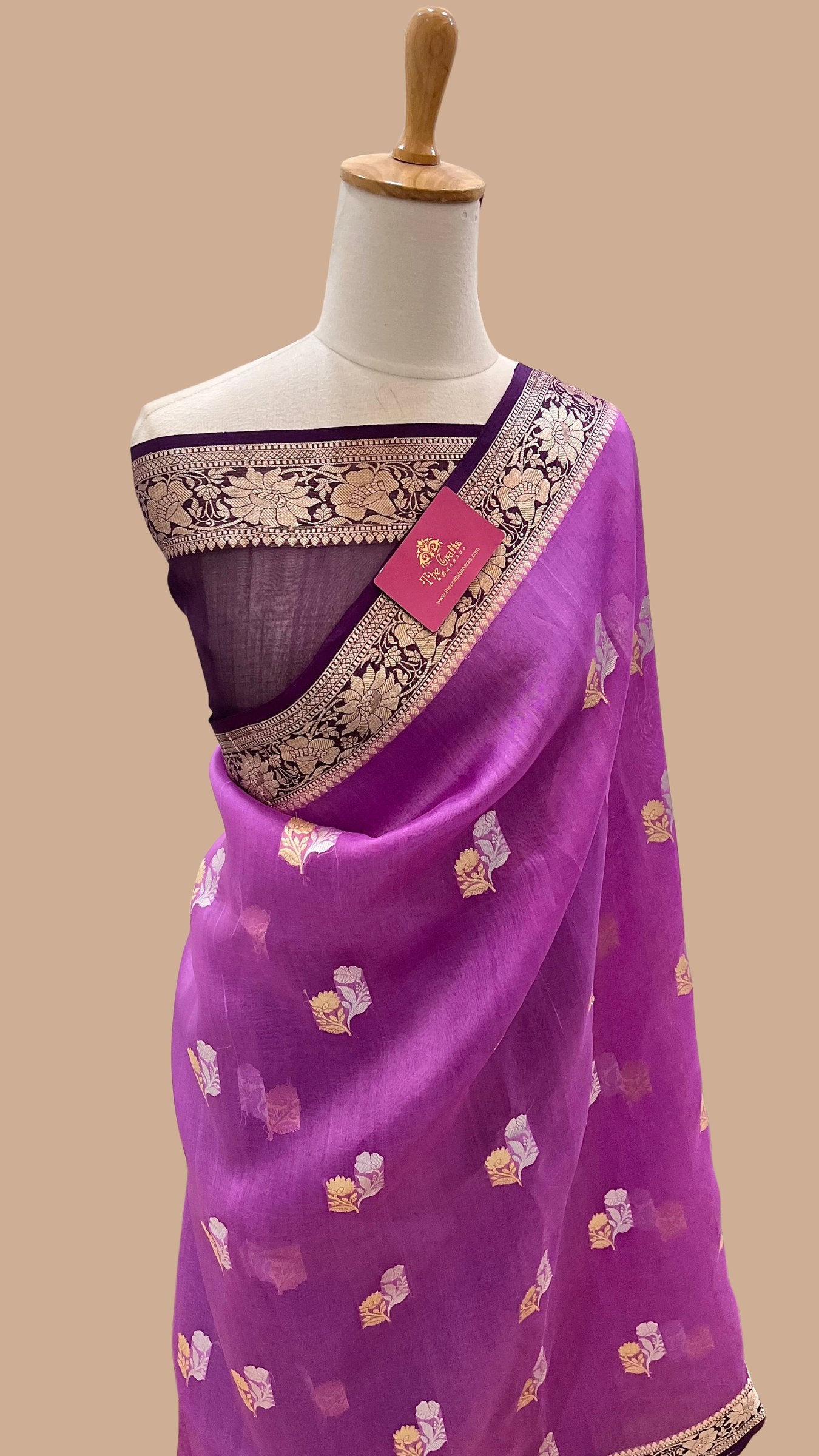 Pure Kora Silk Handloom Banarasi Saree - With Kadhua motifs