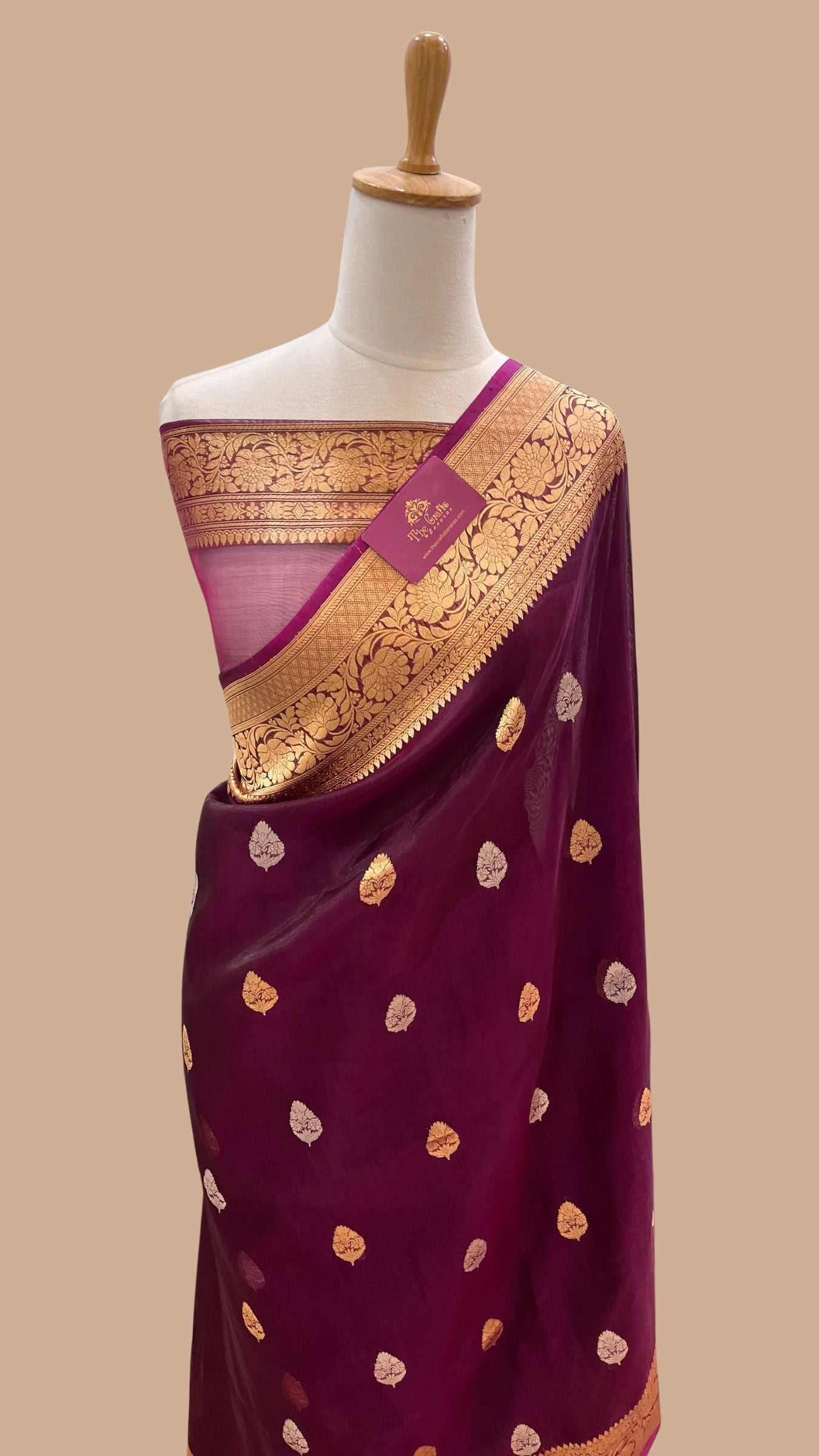 Pure Tissue Silk Handloom Banarasi Saree - with kadhua motifs