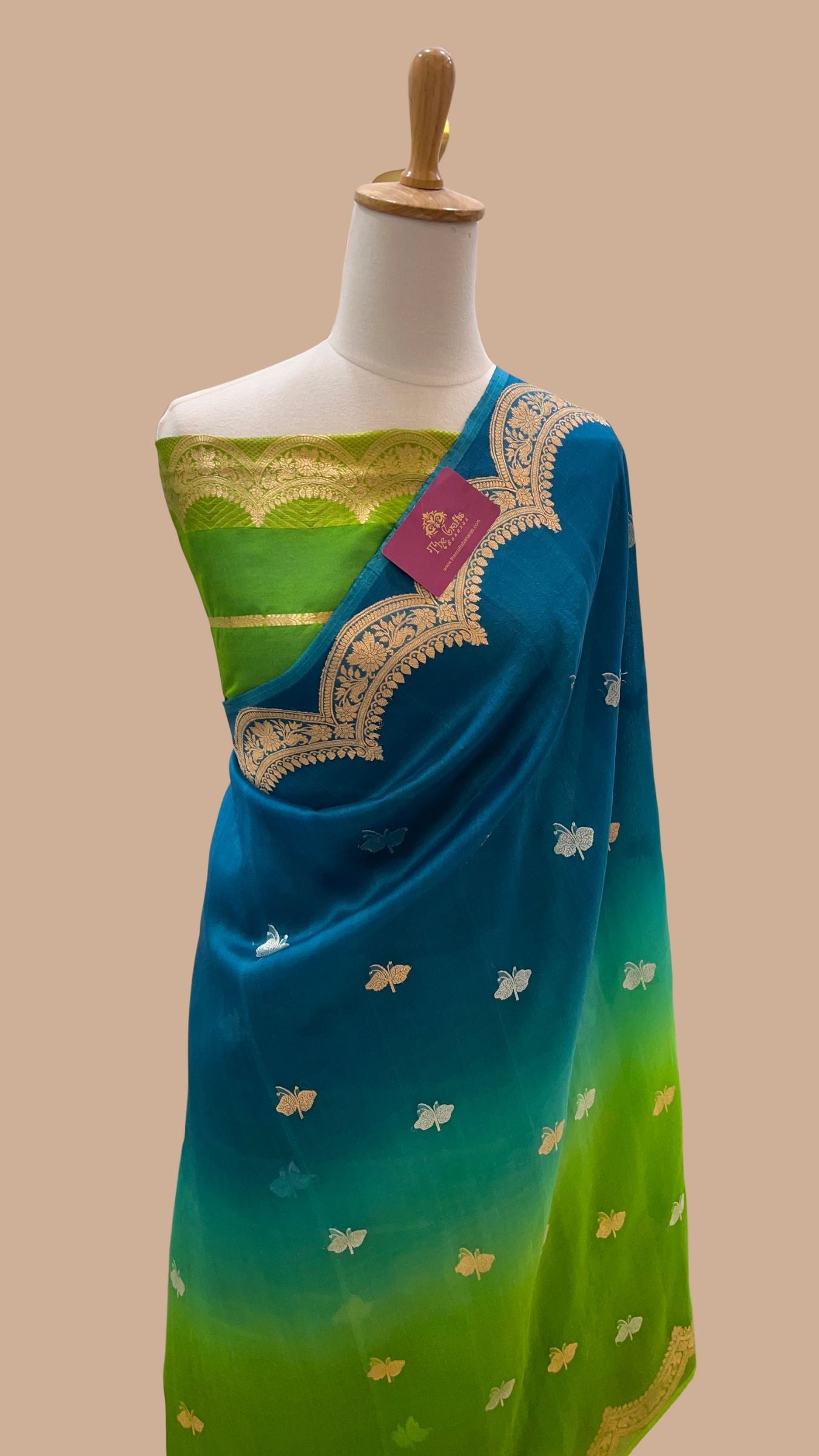 Pure Kora Silk Handloom Banarasi Saree - With Kadhua motifs