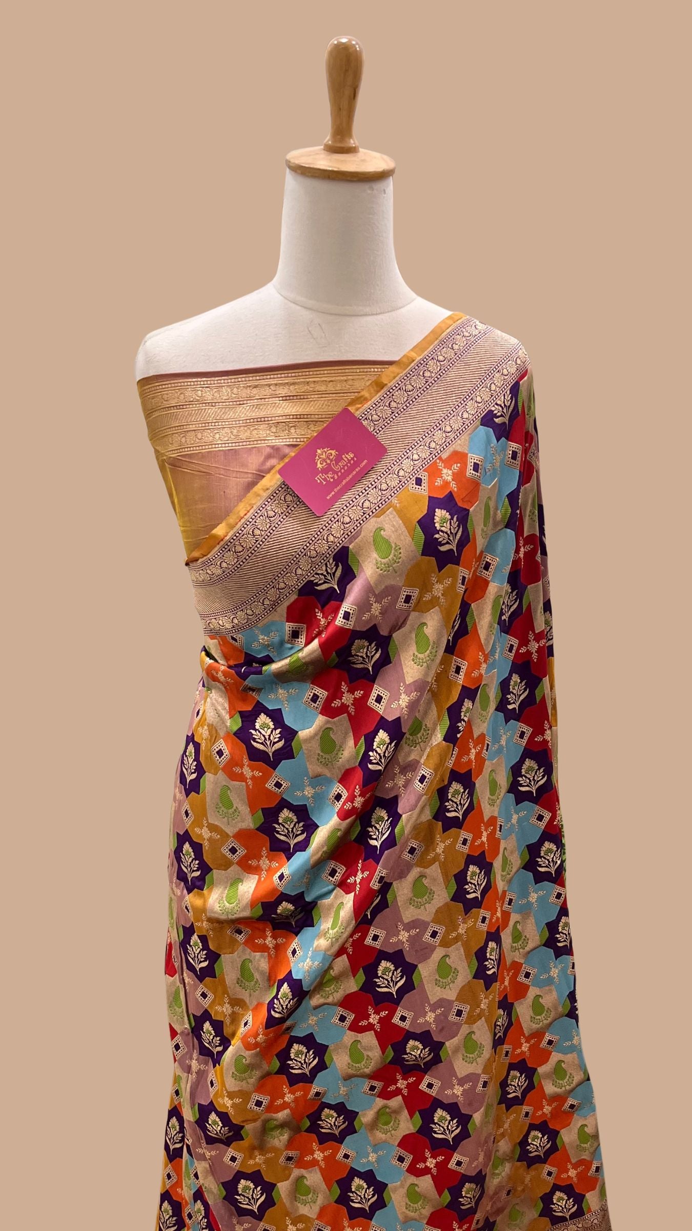 Rangkat Pure Katan Silk Handloom Banarasi Saree - Jaal work