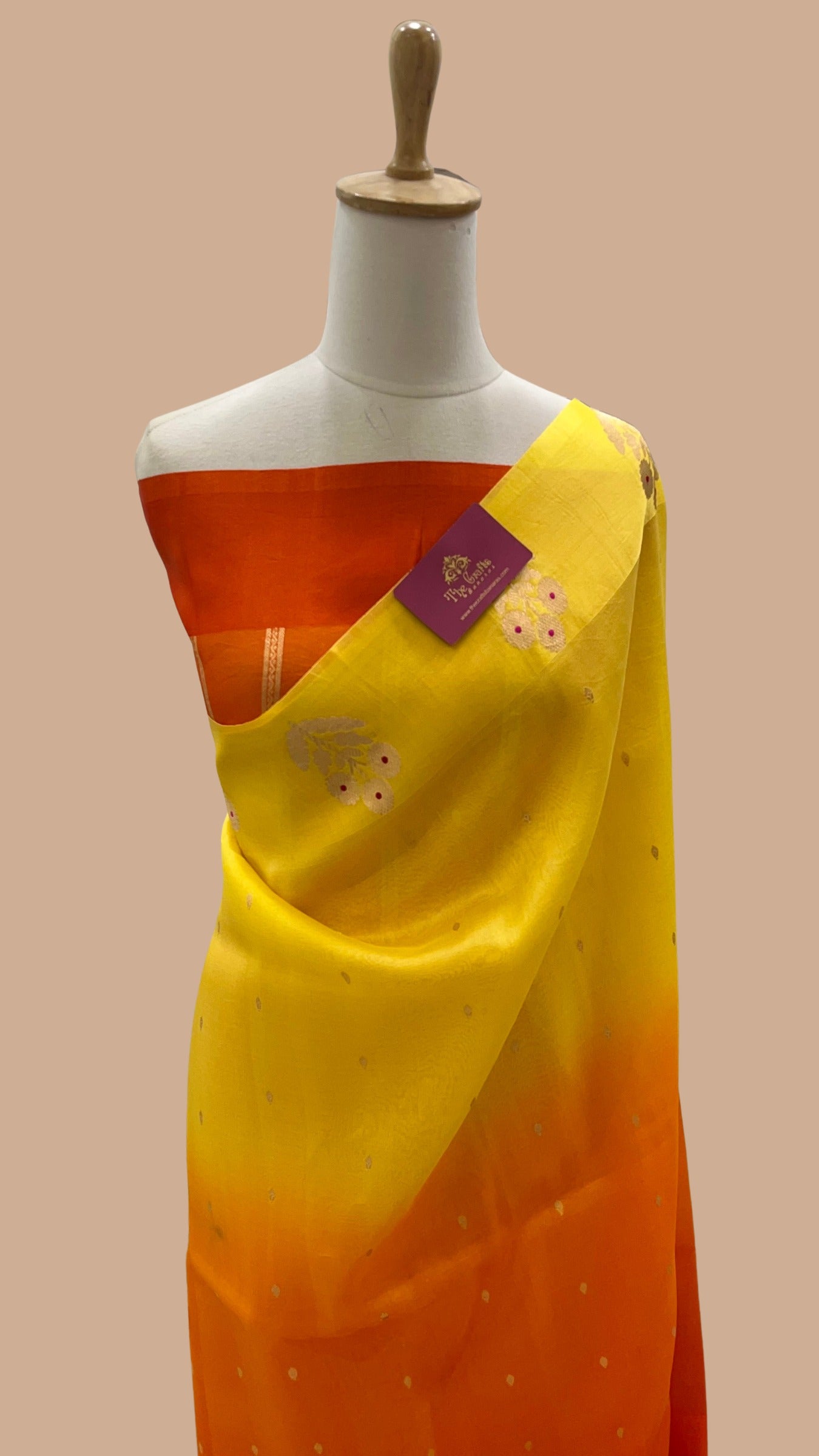 Pure Kora Silk Handloom Banarasi Saree - With Kadhua motifs