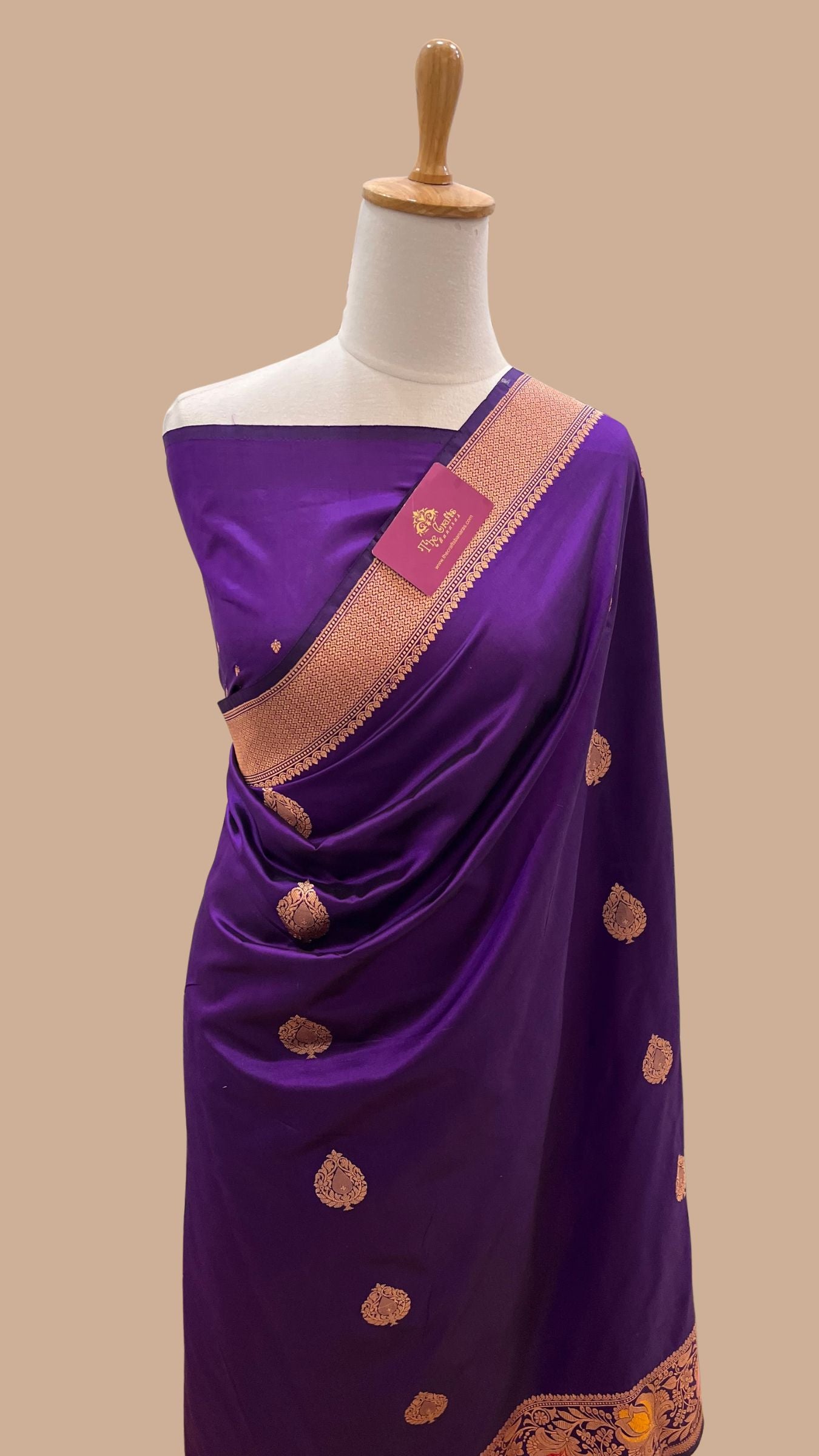 Pure Katan Silk Handloom Banarasi Saree - with kadhua motifs