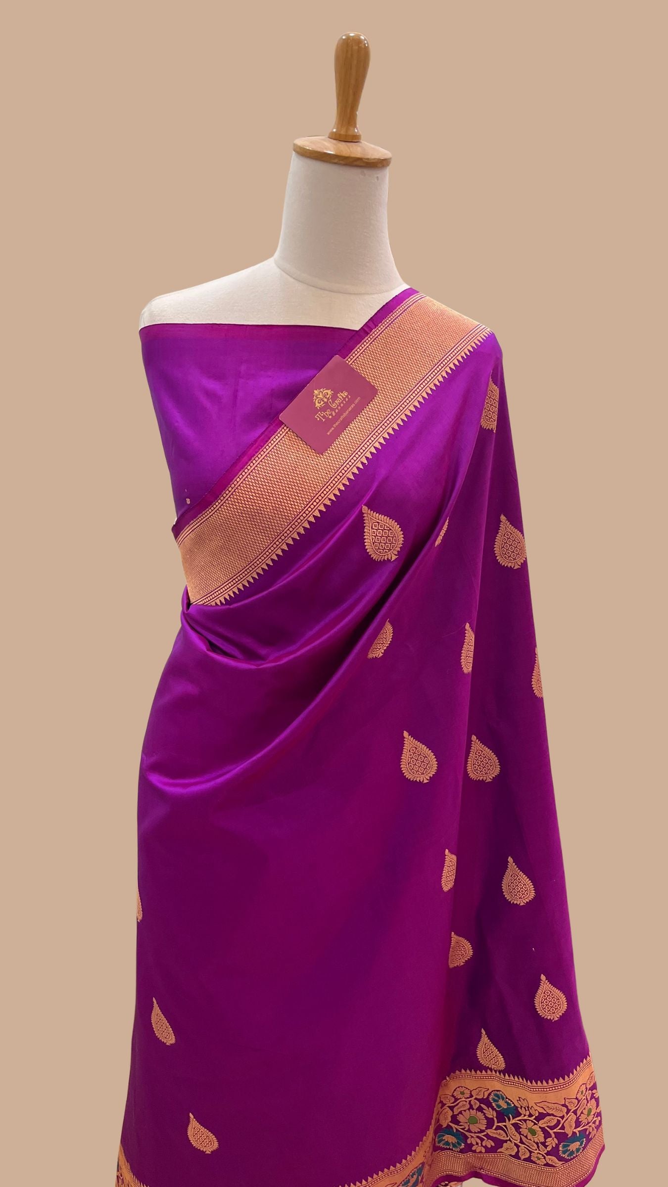 Pure Katan Silk Handloom Banarasi Saree - with kadhua motifs