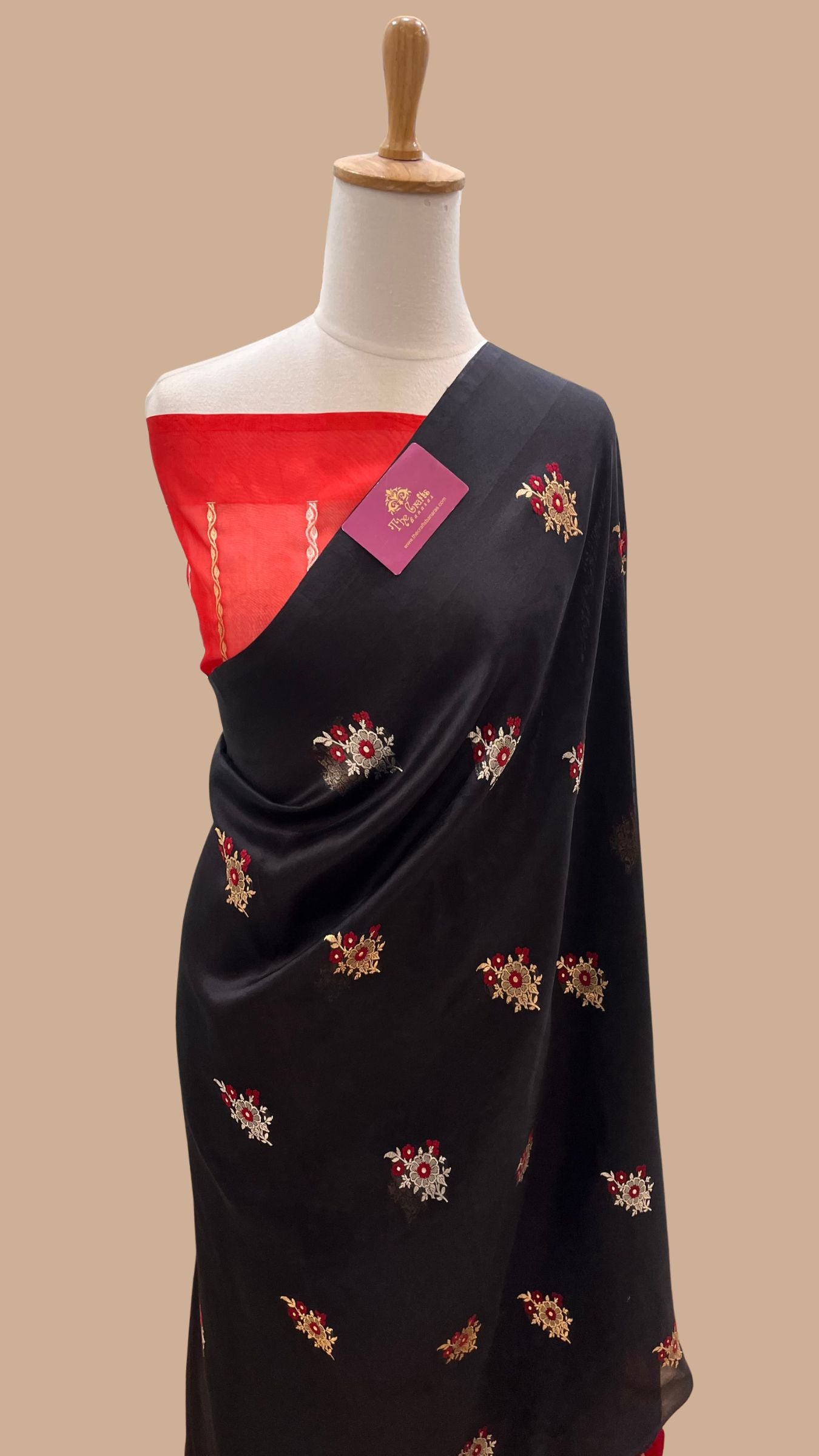 Pure Kora Silk Handloom Banarasi Saree - With Kadhua motifs