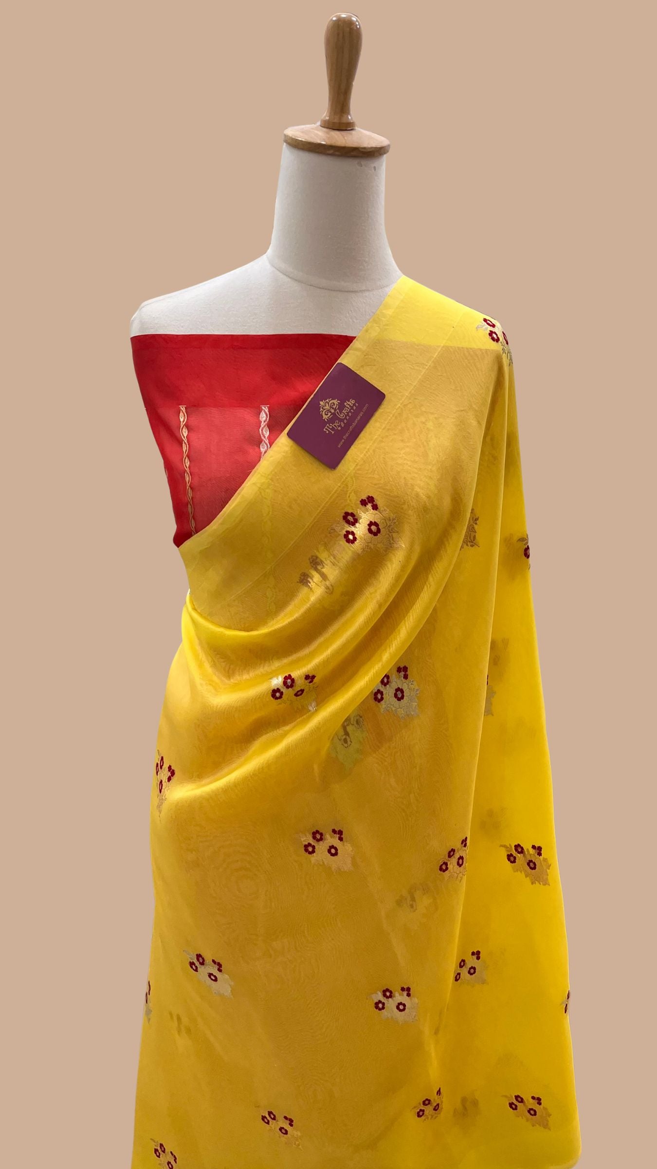 Pure Kora Silk Handloom Banarasi Saree - With Kadhua motifs