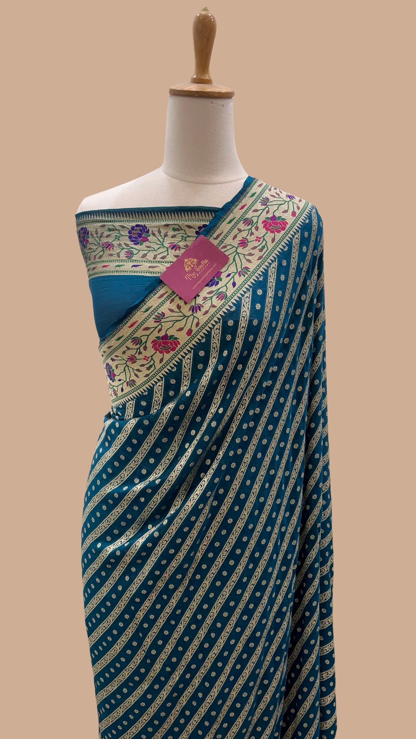 Pure Georgette Handloom Banarasi Saree - Gold zari with meenakari