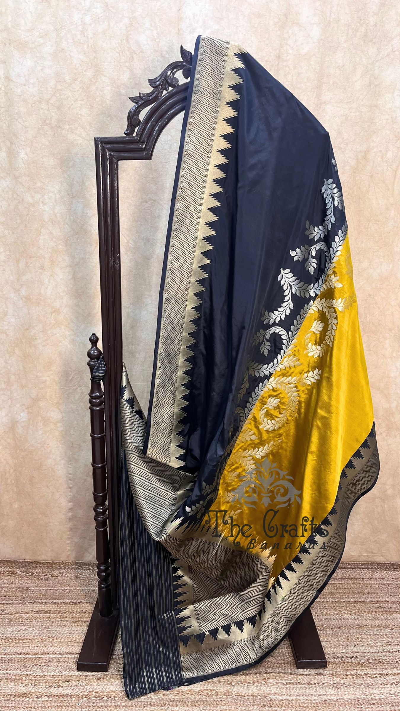 Rangkat Pure Katan Silk Handloom Banarasi Saree - with kadhua work