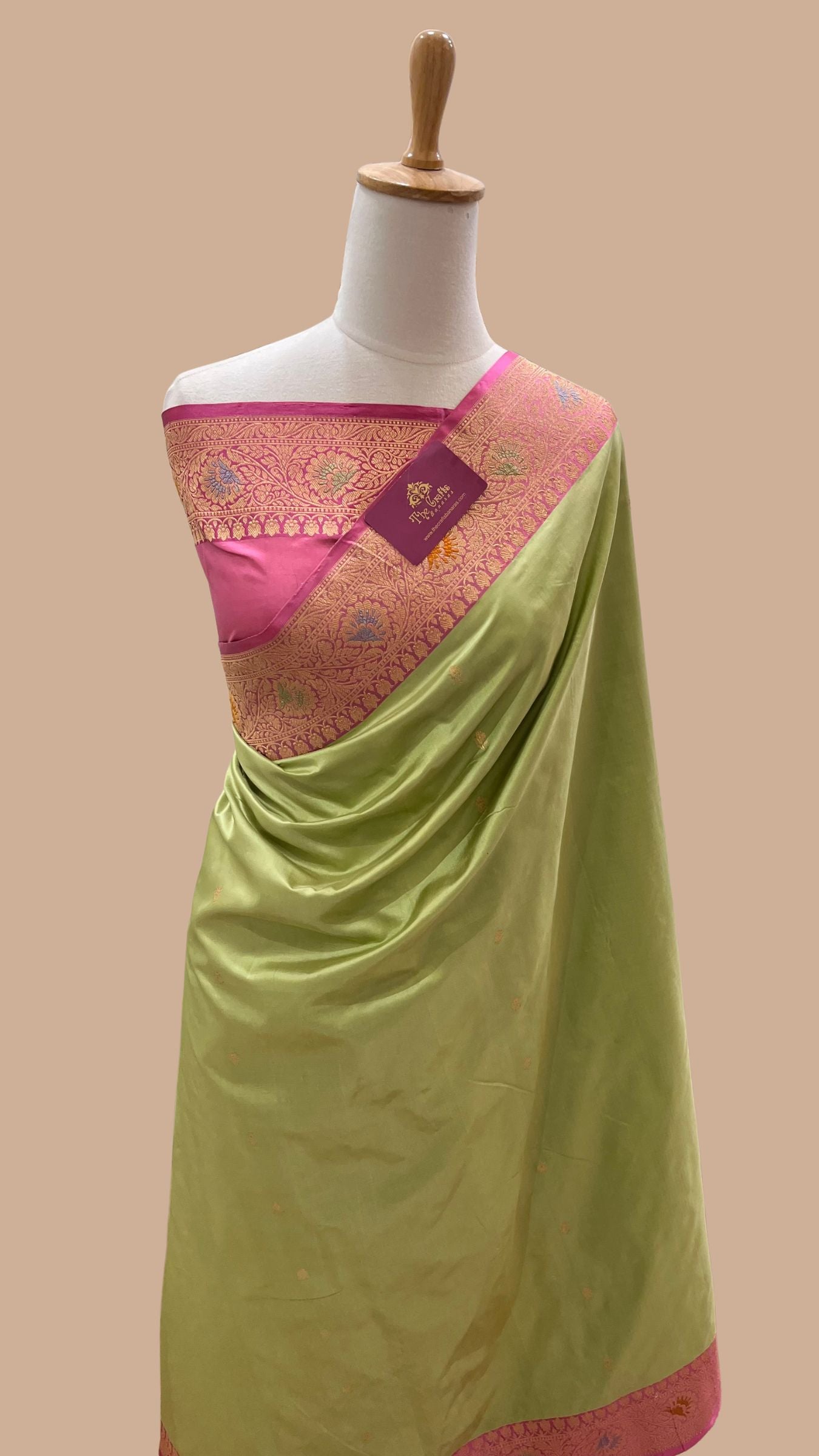 Pure Katan Silk Handloom Banarasi Saree - with kadhua motifs