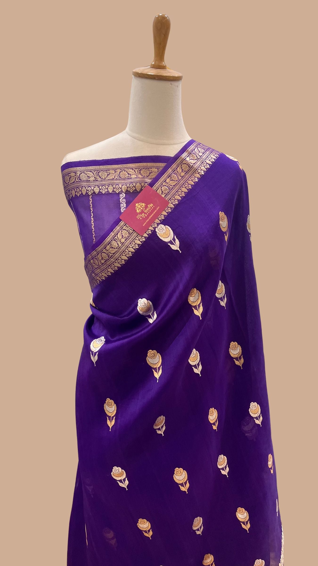 Pure Kora Silk Handloom Banarasi Saree - With Kadhua motifs