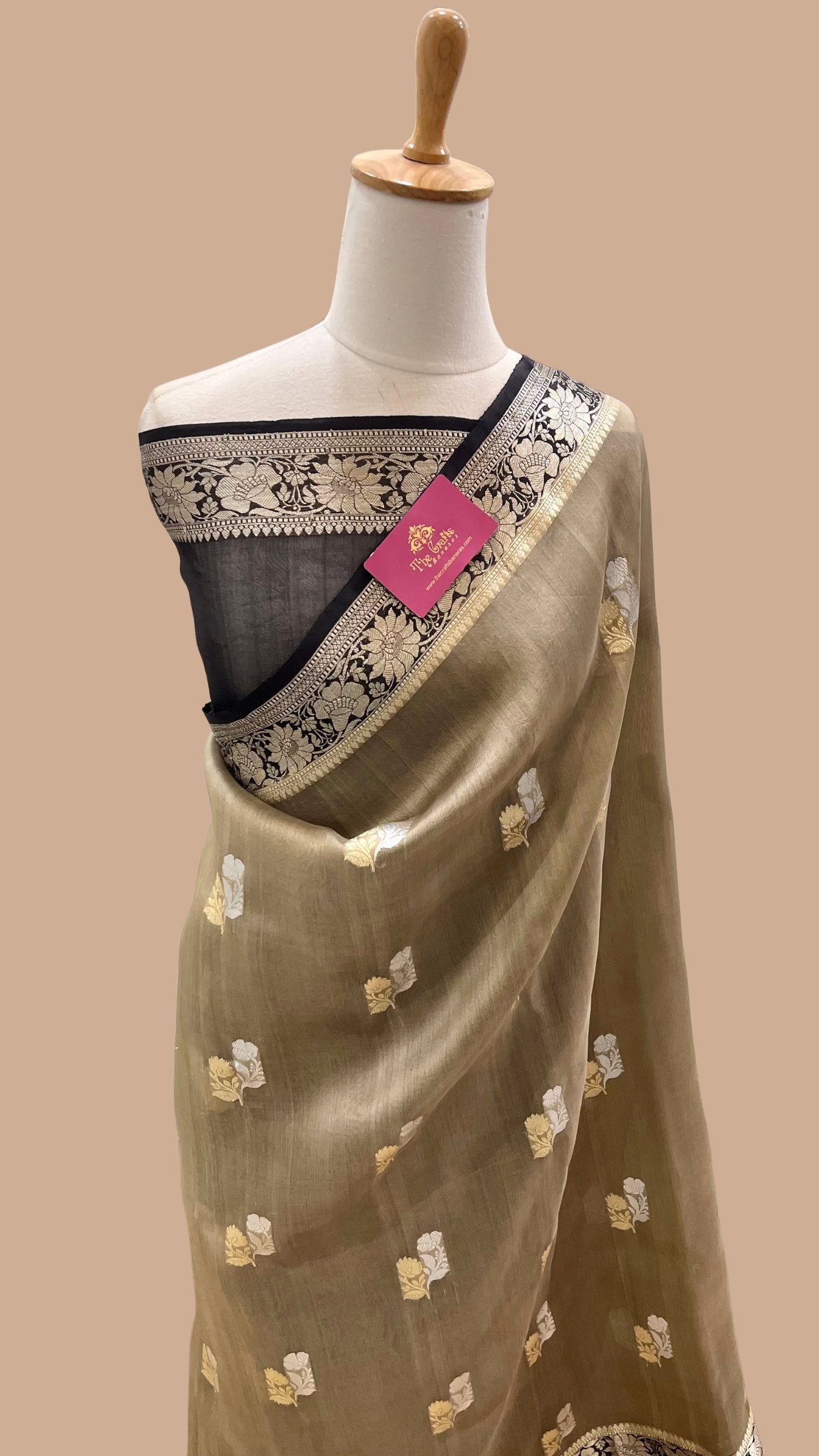 Pure Kora Silk Handloom Banarasi Saree - With Kadhua motifs