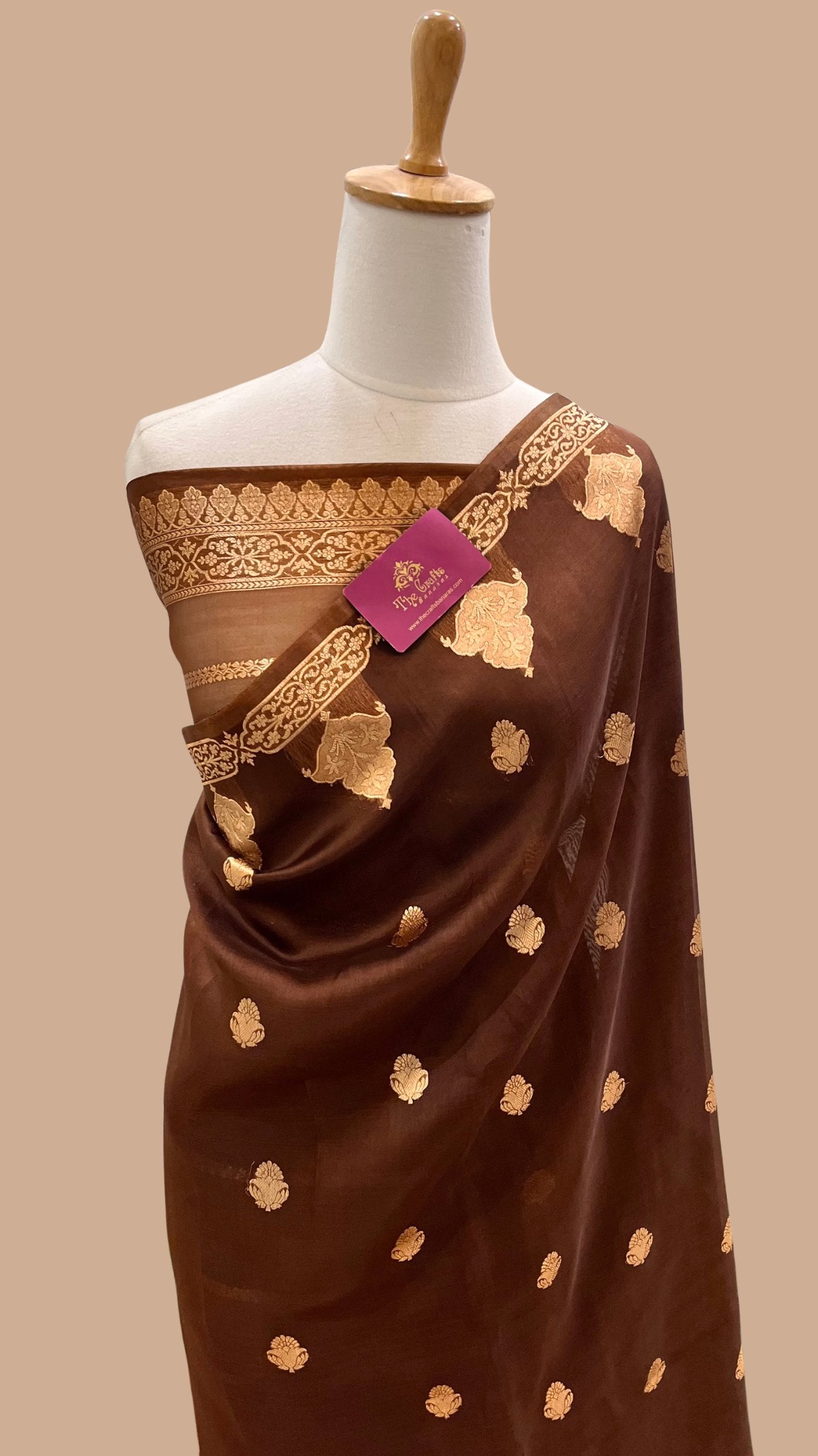 Pure Kora Silk Handloom Banarasi Saree - With Kadhua motifs