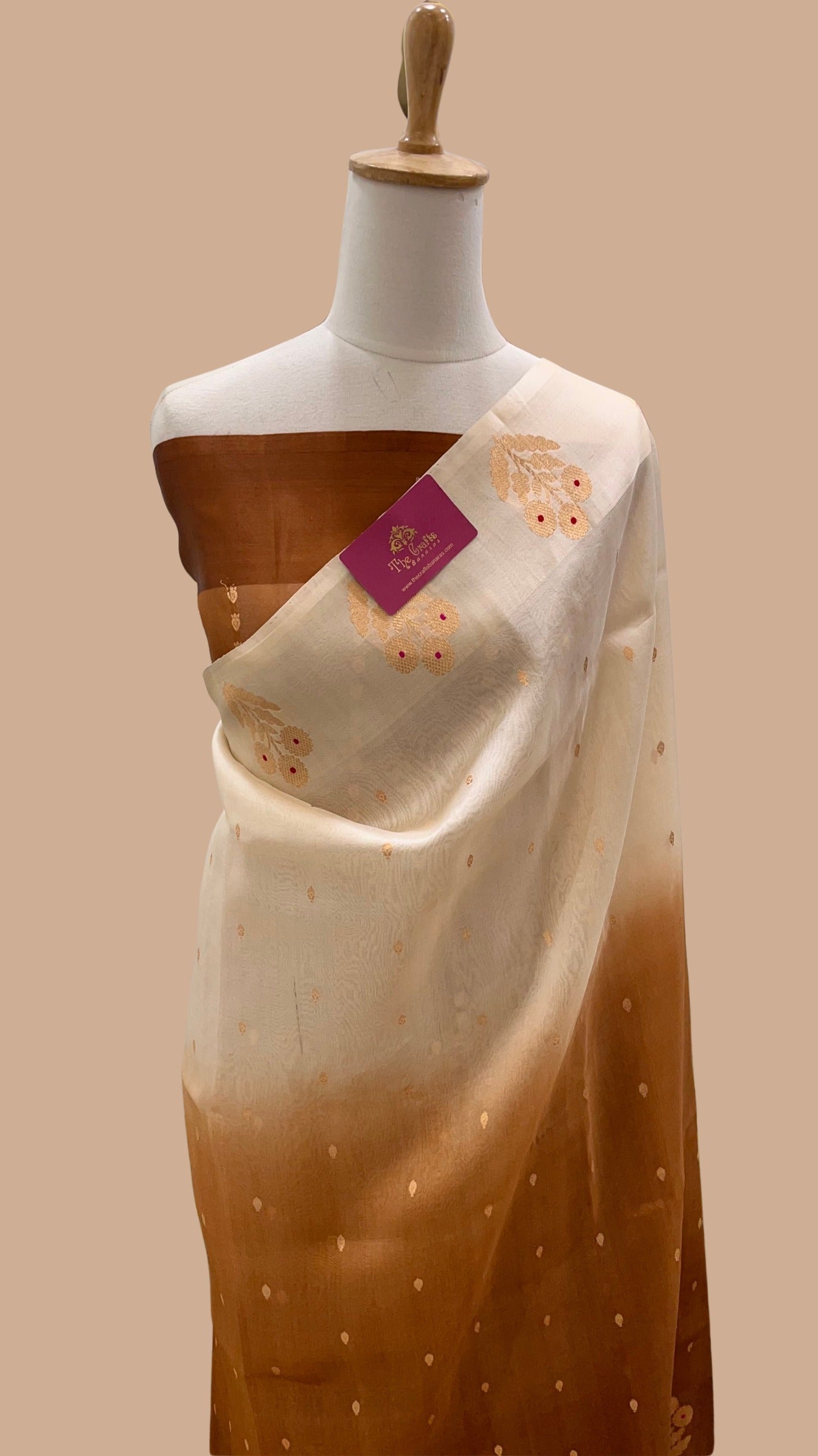 Pure Kora Silk Handloom Banarasi Saree - With Kadhua motifs