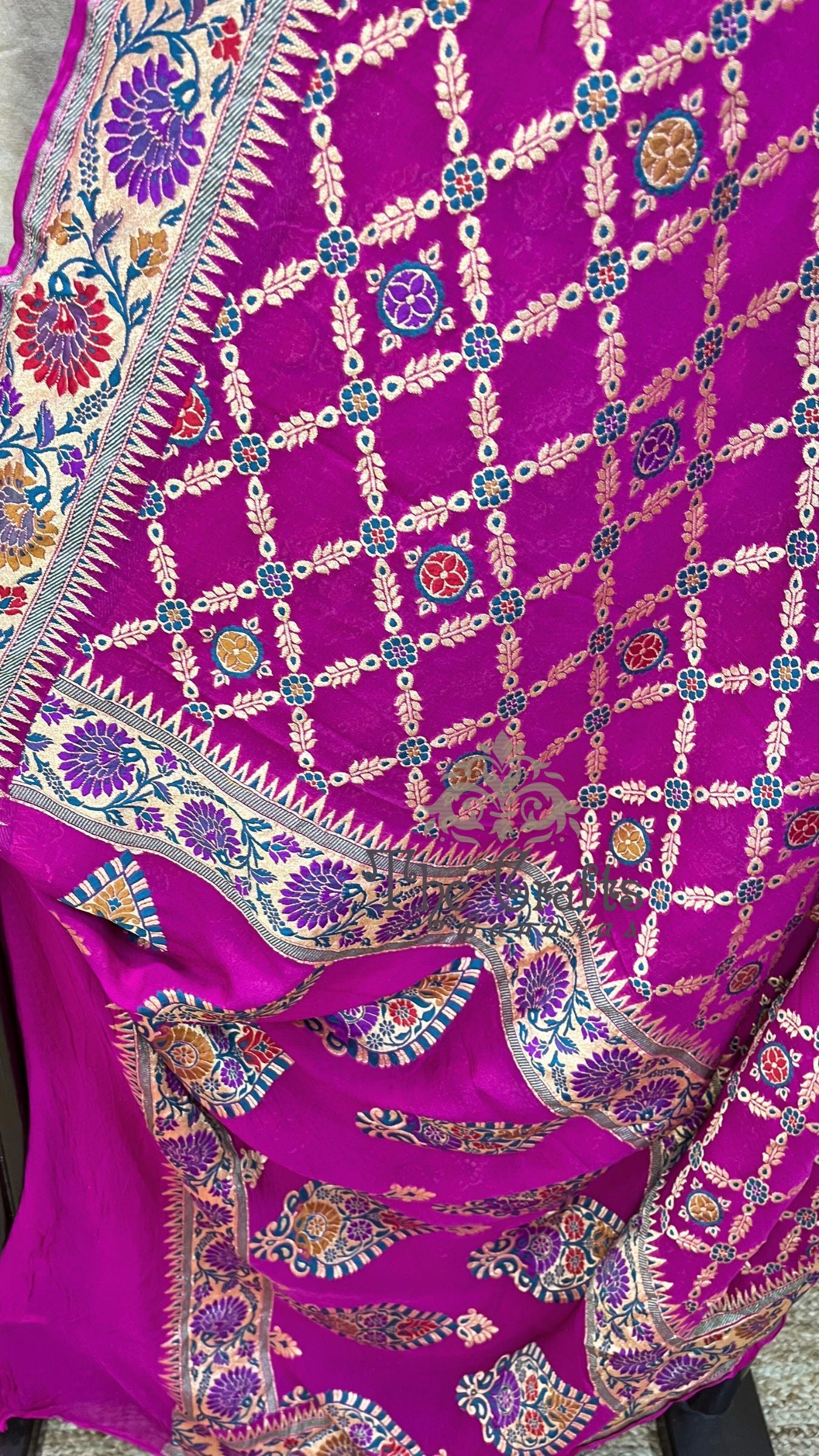 Pure Georgette Handloom Banarasi Saree - Gold zari with meenakari