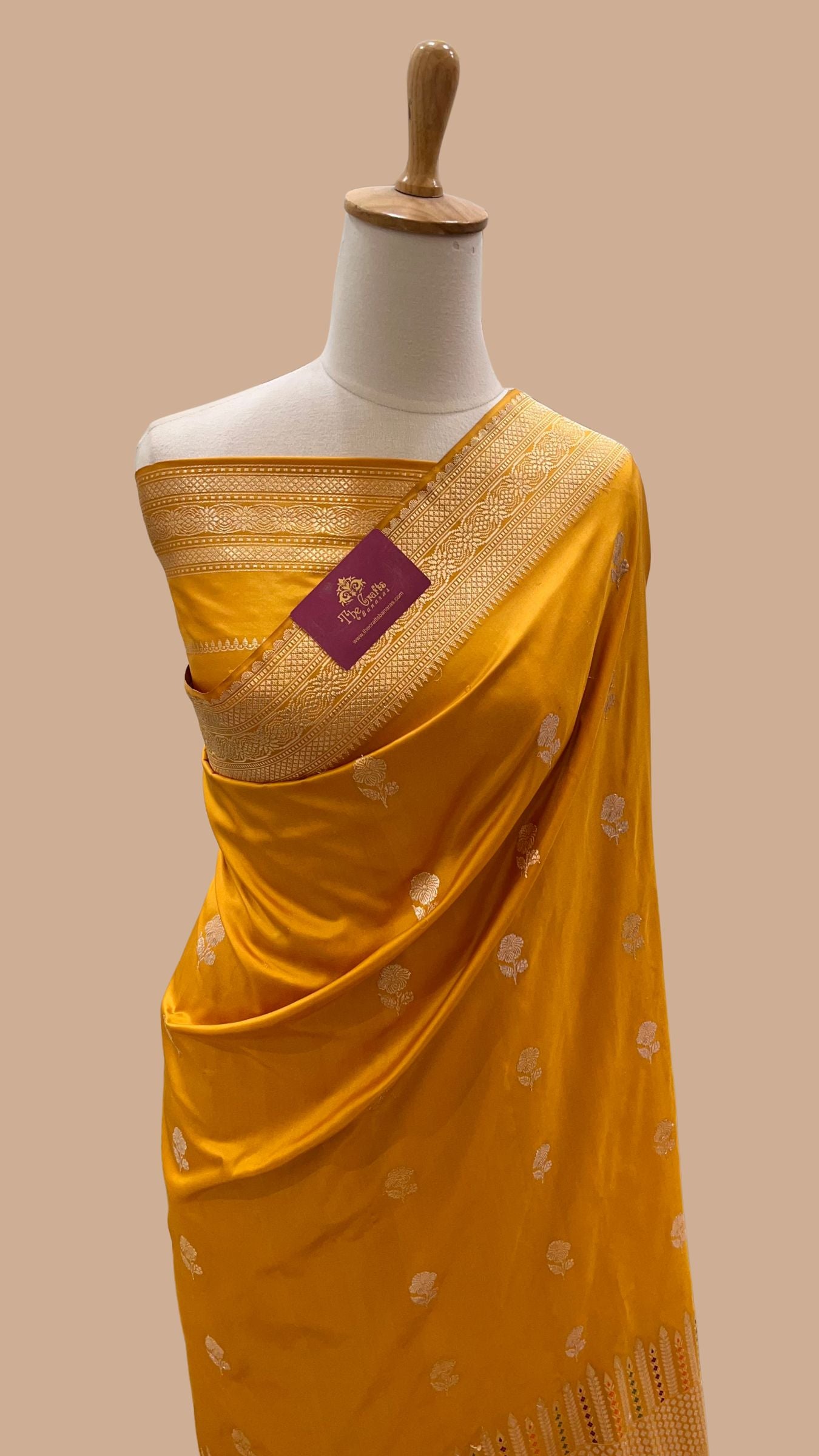 Pure Katan Silk Handloom Banarasi Saree - with kadhua meenakari motifs