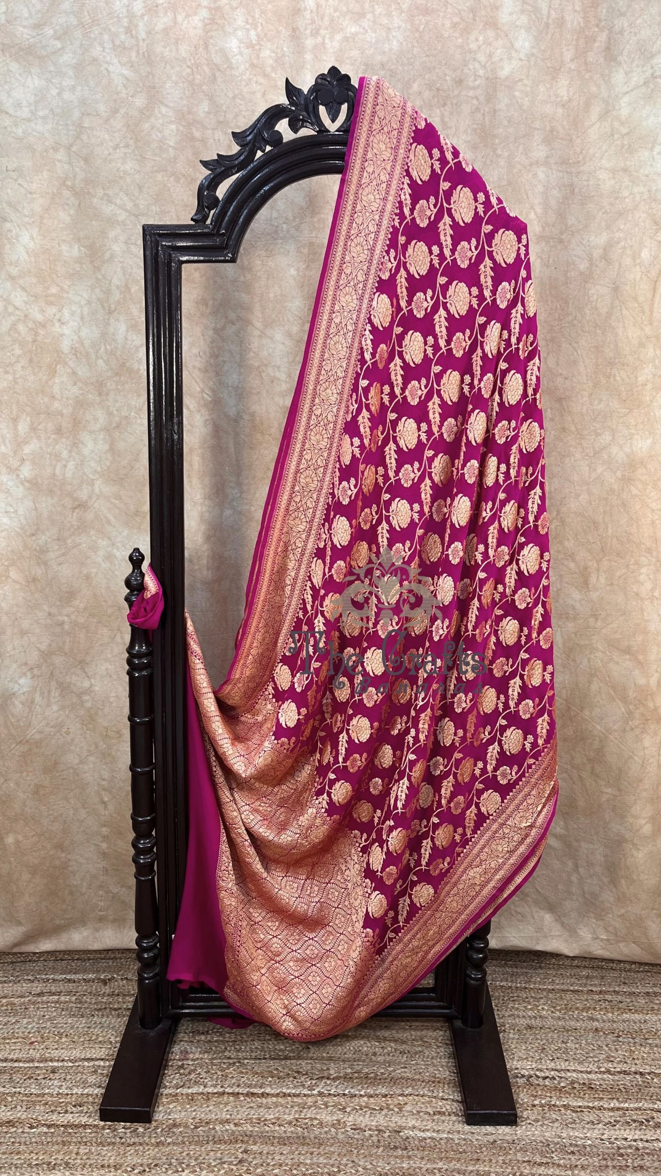 Pure Georgette Handloom Banarasi Saree - Gold zari with meenakari