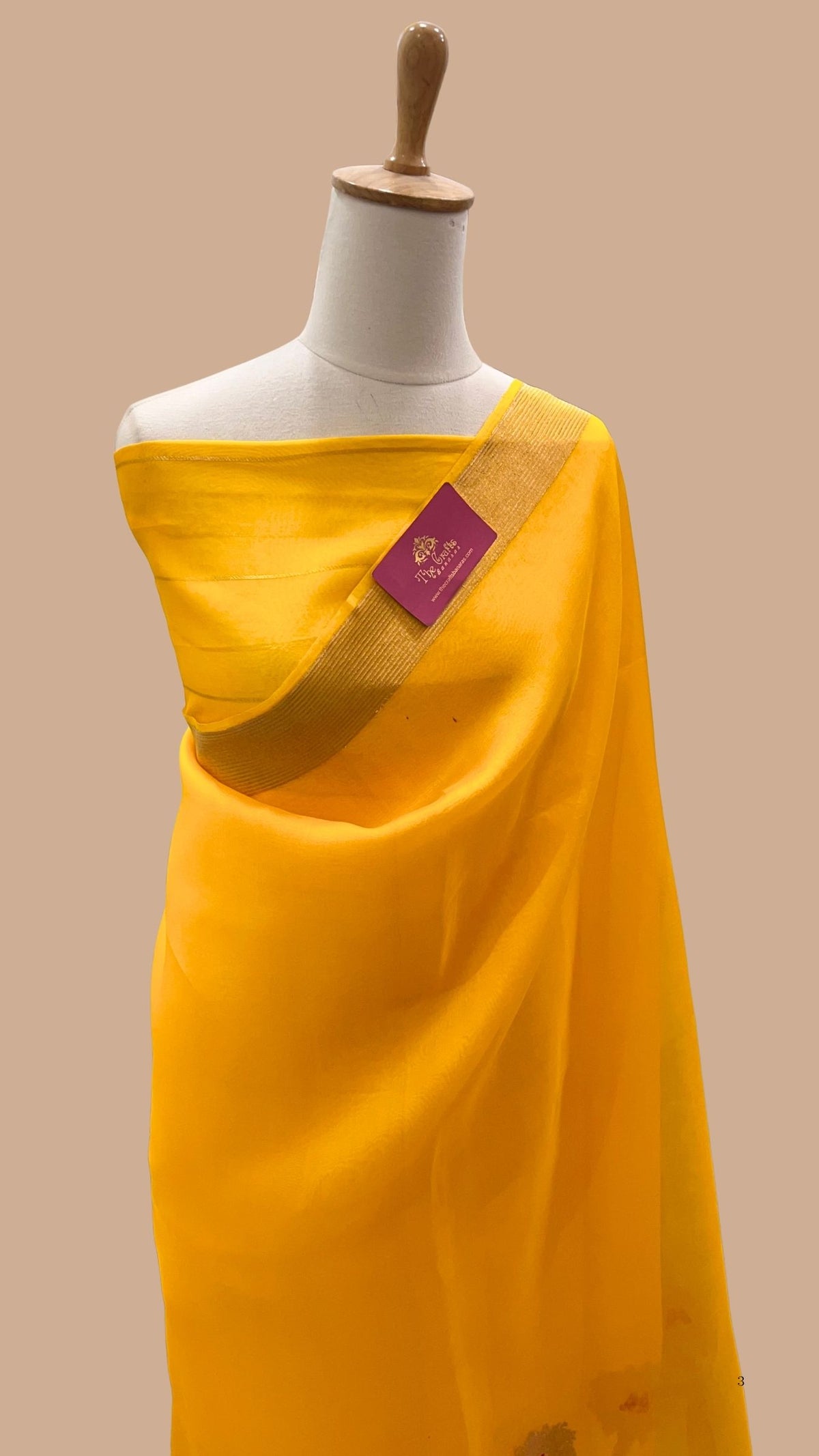 Pure Kora Silk Handloom Banarasi Saree - With Kadhua motifs