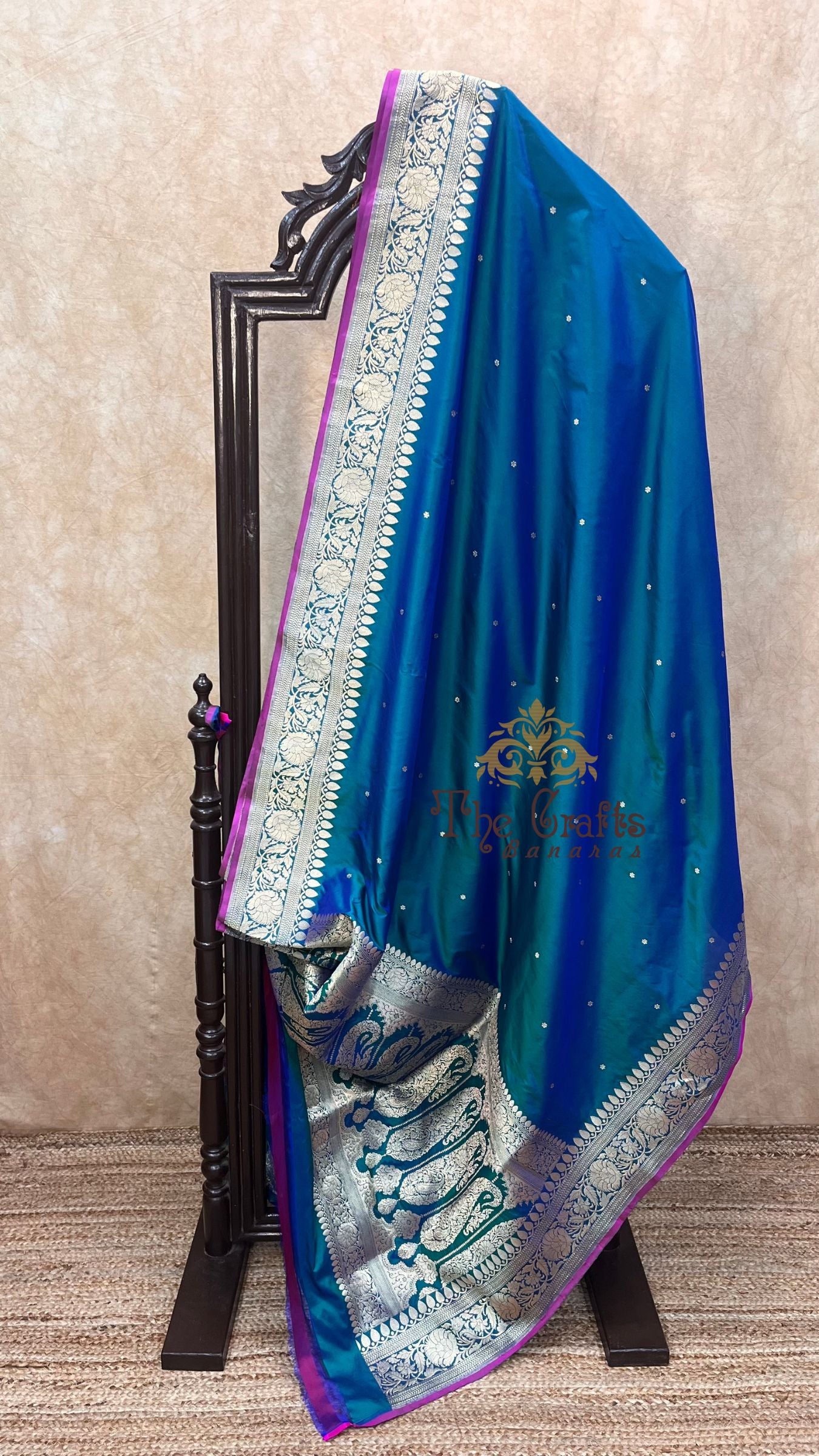 Pure Katan Silk Handloom Banarasi Saree - with kadhua motifs