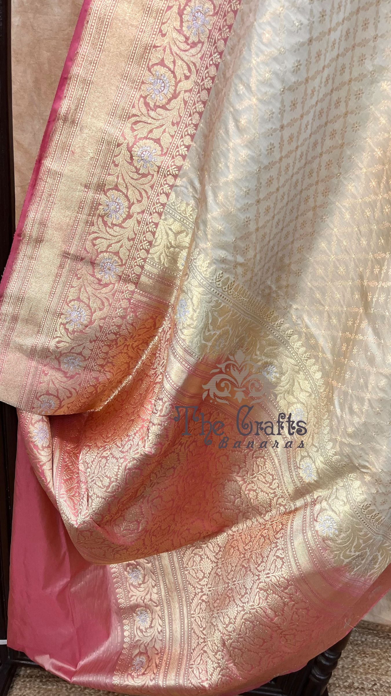 Pure Tissue Silk Handloom Banarasi Saree with Meenakari Tilfi Motifs