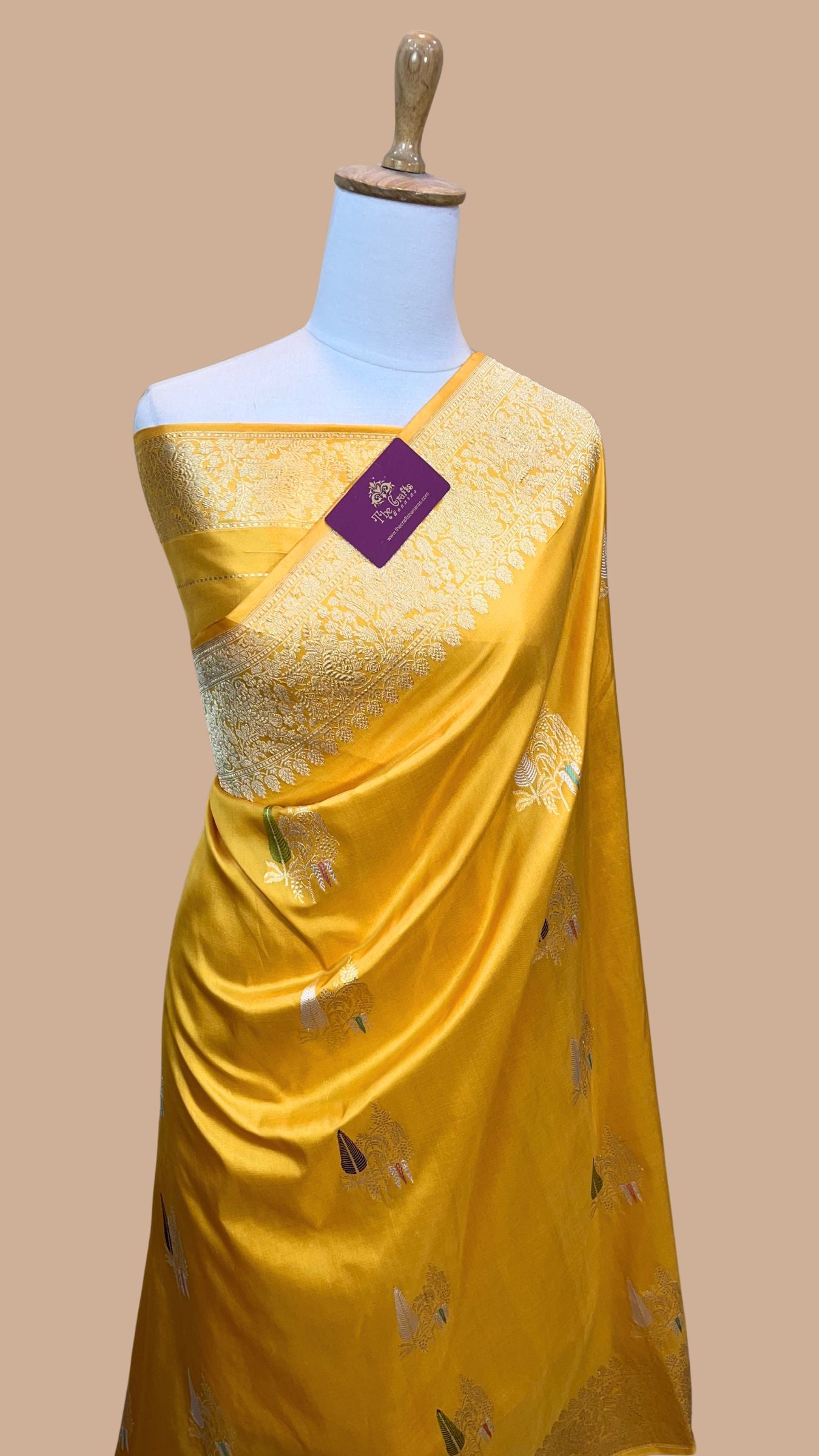 Pure Katan Silk Handloom Banarasi Saree - with kadhua meenakari motifs