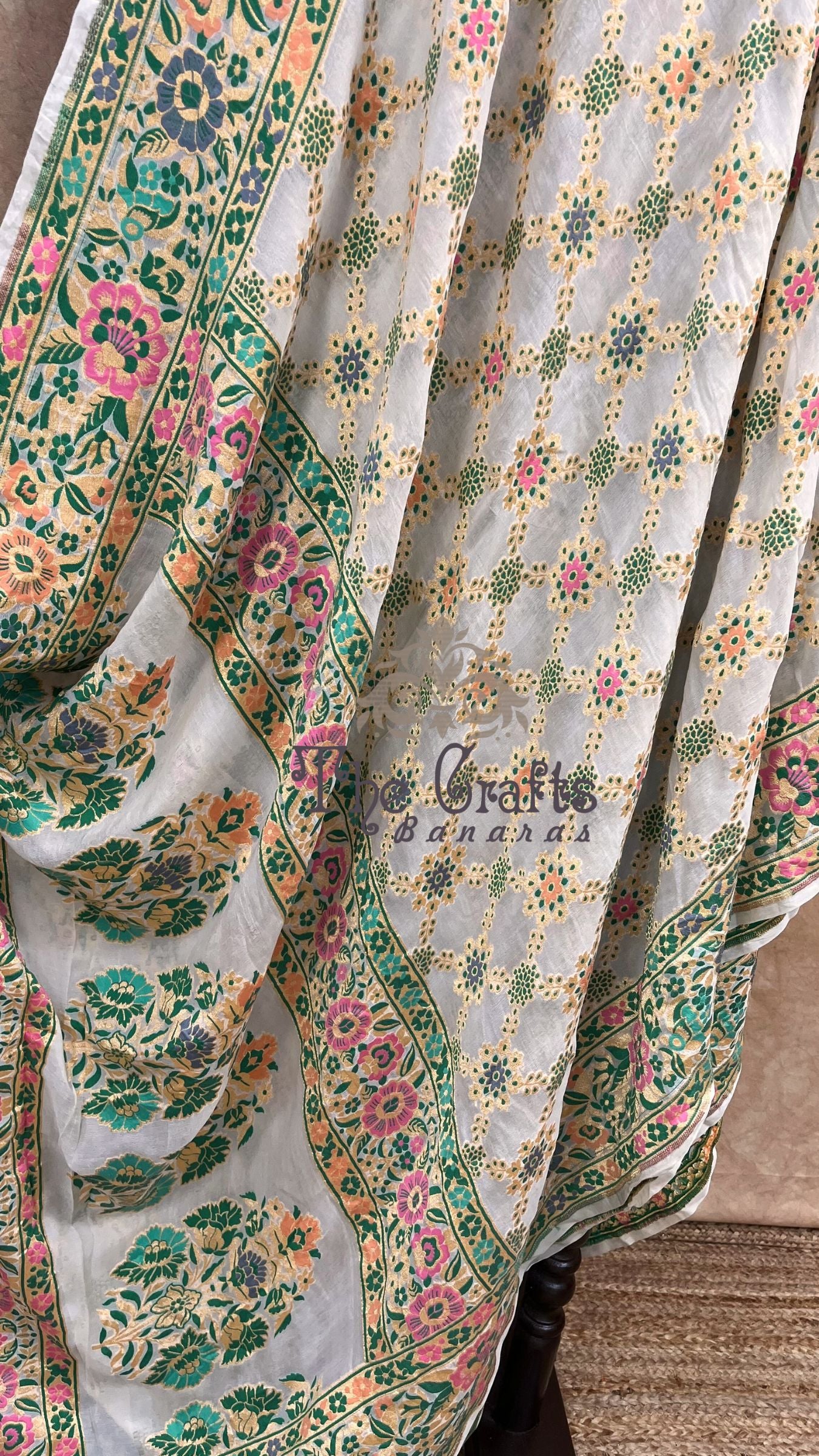 Pure Georgette Handloom Banarasi Saree - Gold zari with meenakari