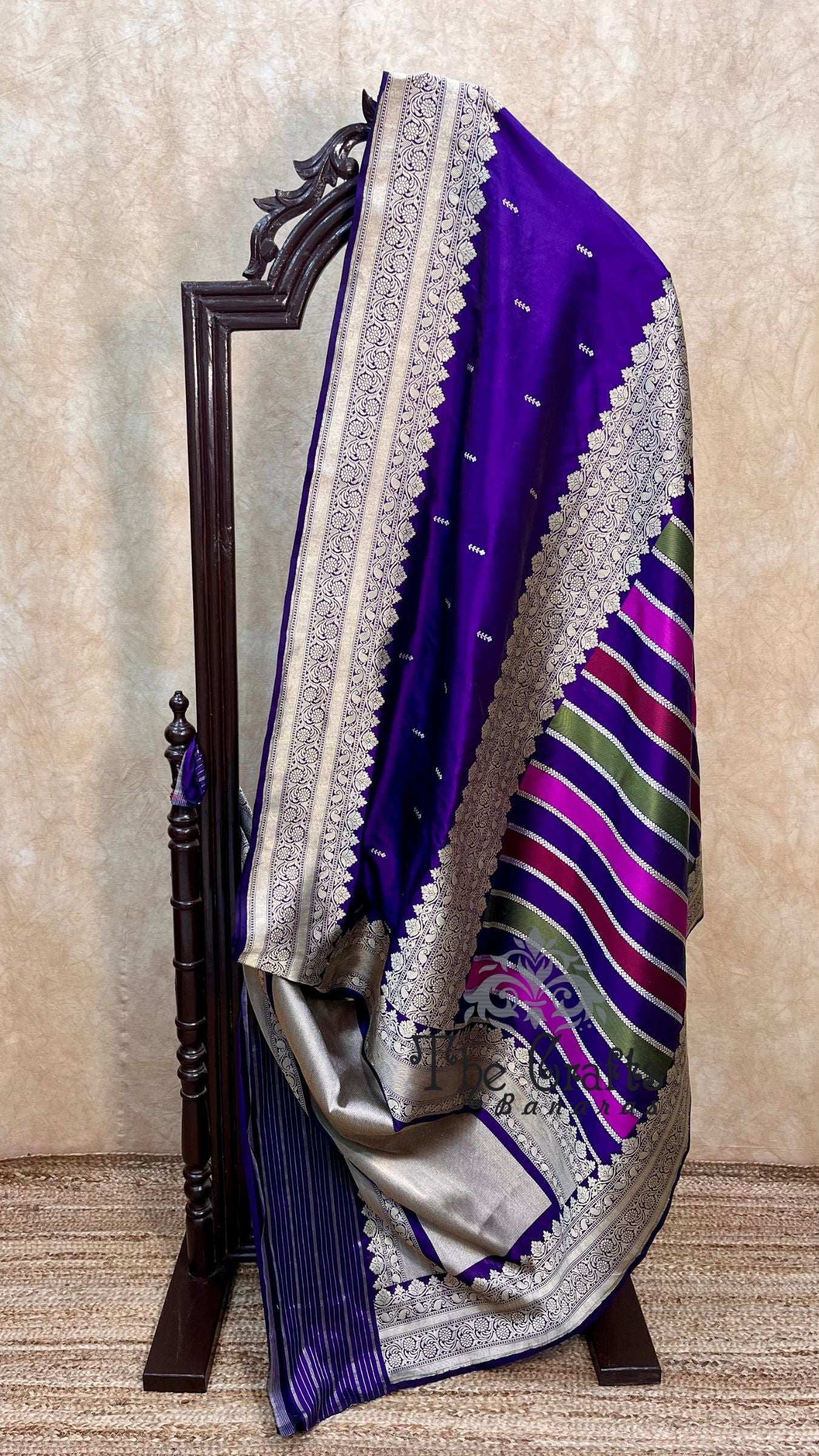 Rangkat Pure Katan Silk Handloom Banarasi Saree - with kadhua work