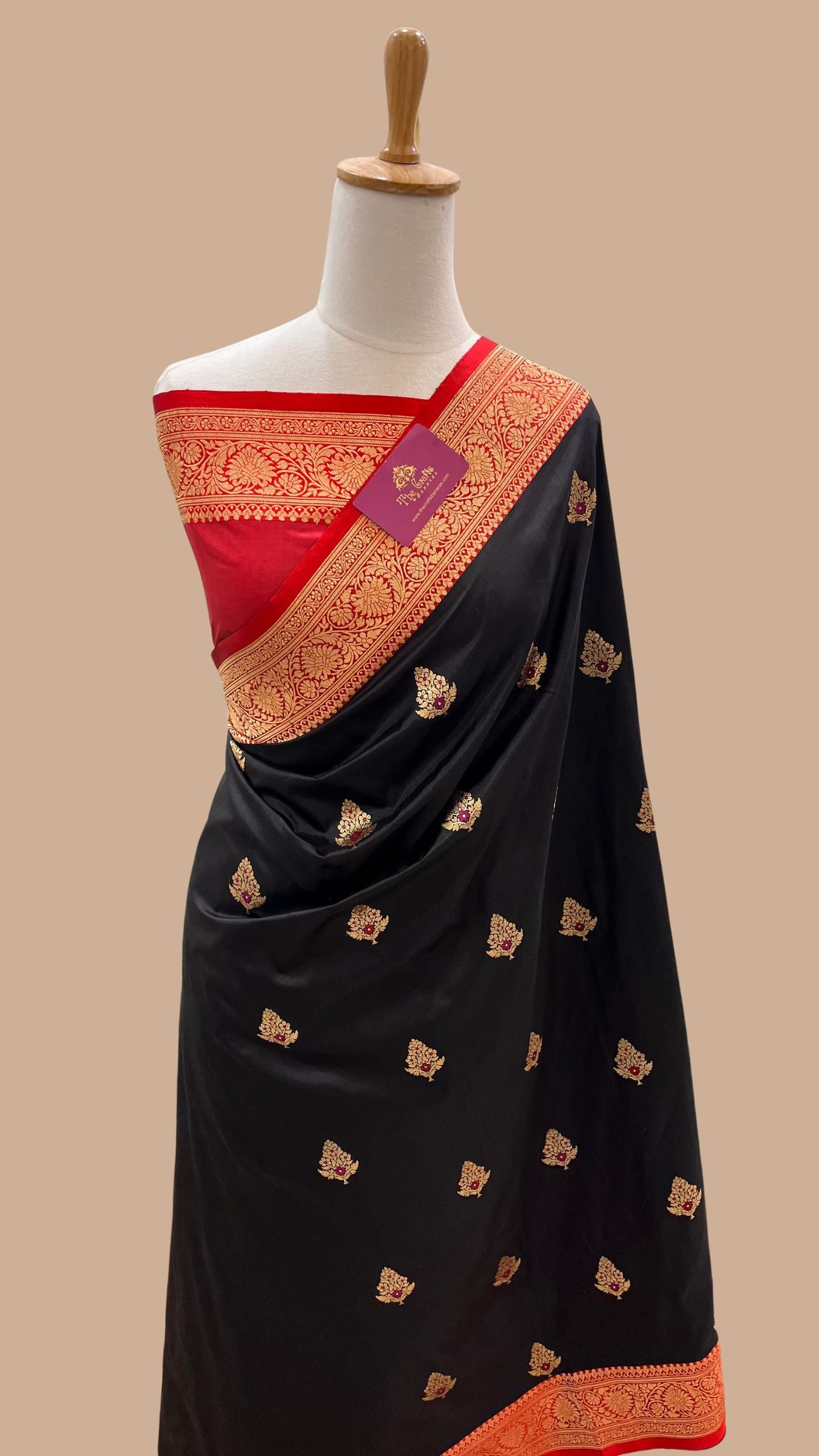 Pure Katan Silk Handloom Banarasi Saree - with kadhua motifs