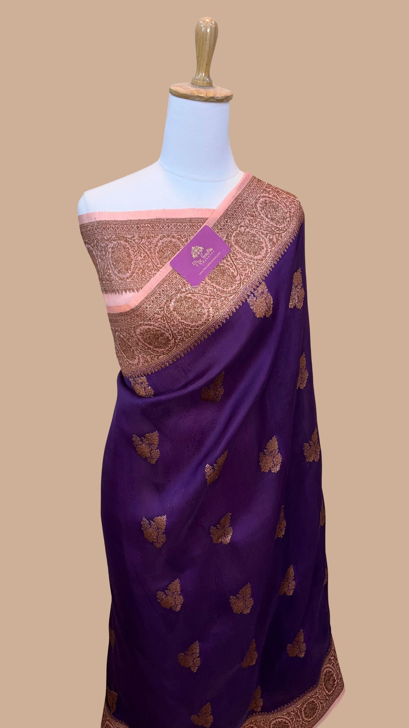 Pure Kora Silk Handloom Banarasi Saree - With Kadhua motifs