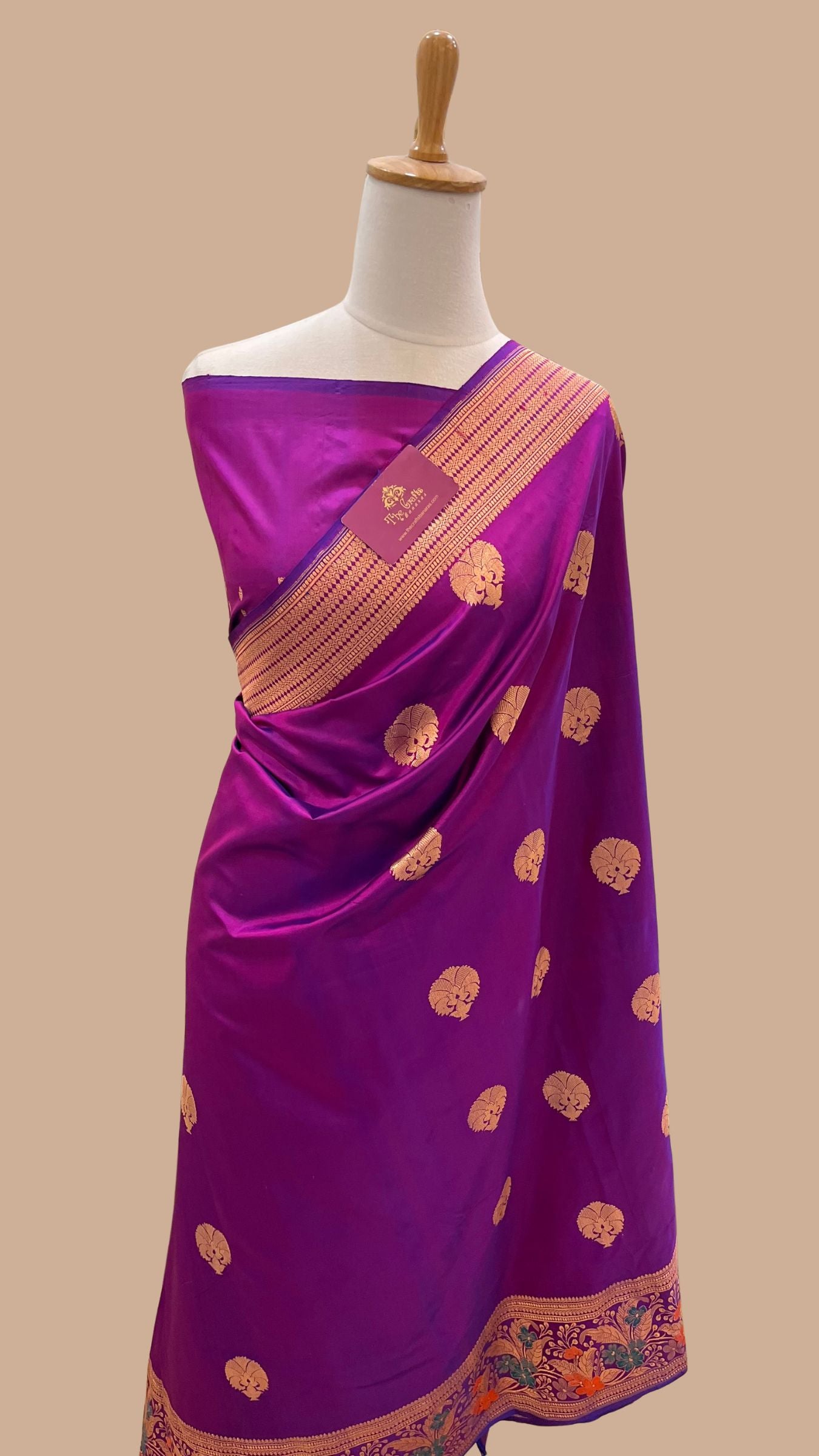 Pure Katan Silk Handloom Banarasi Saree - with kadhua motifs